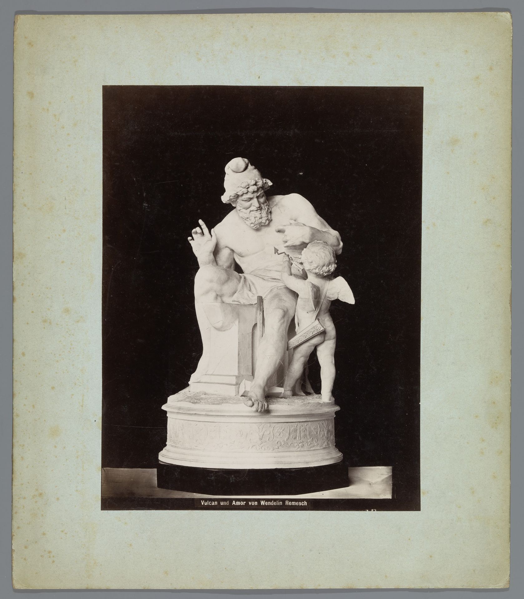 Beeld van Vulcanus en Amor by J. Loroy