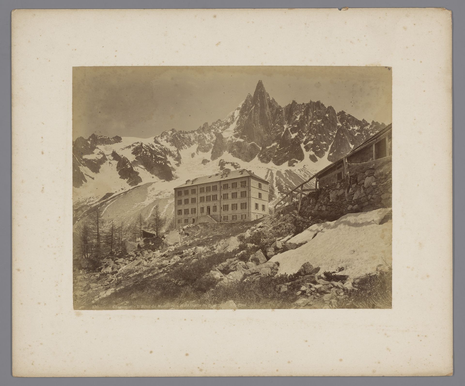 Hotel in Chamonix, Frankrijk by Étienne Neurdein
