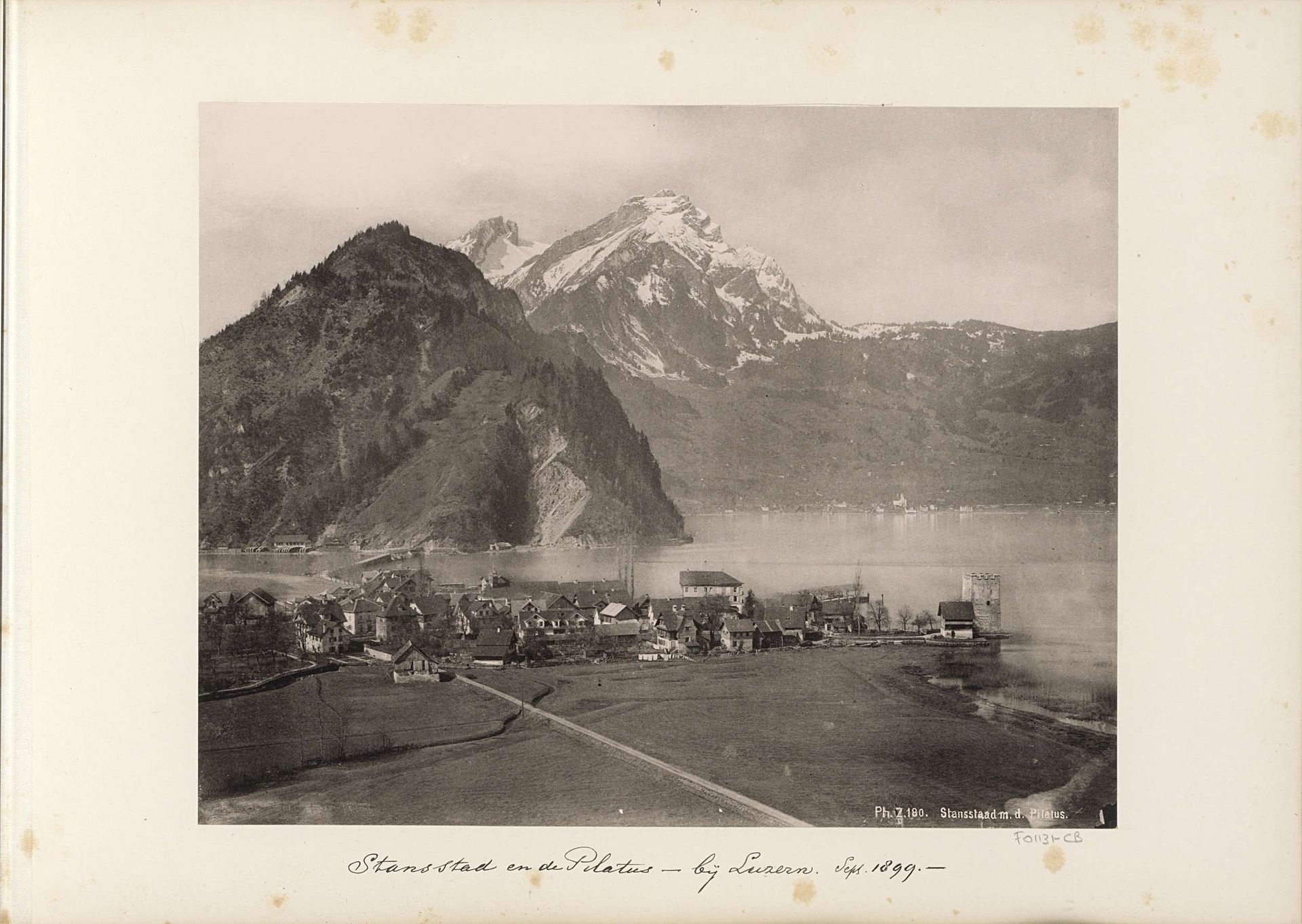 Gezicht op Stansstad met op de achtergrond de Pilatusberg by Photochrom Zürich