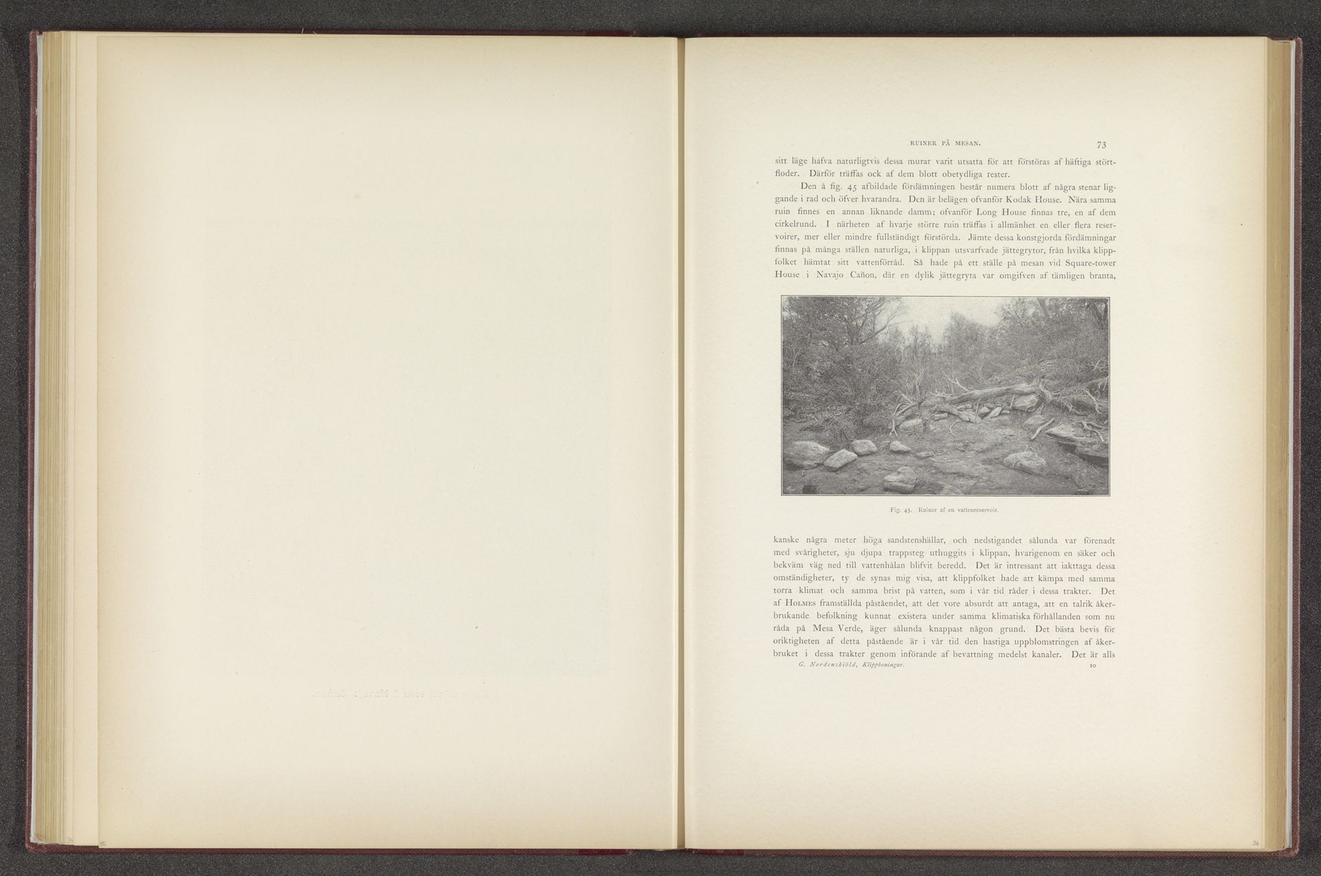 Gezicht op een ruïne bij een waterreservoir in Mesa Verde National Park by Gustaf Nordenskiöld