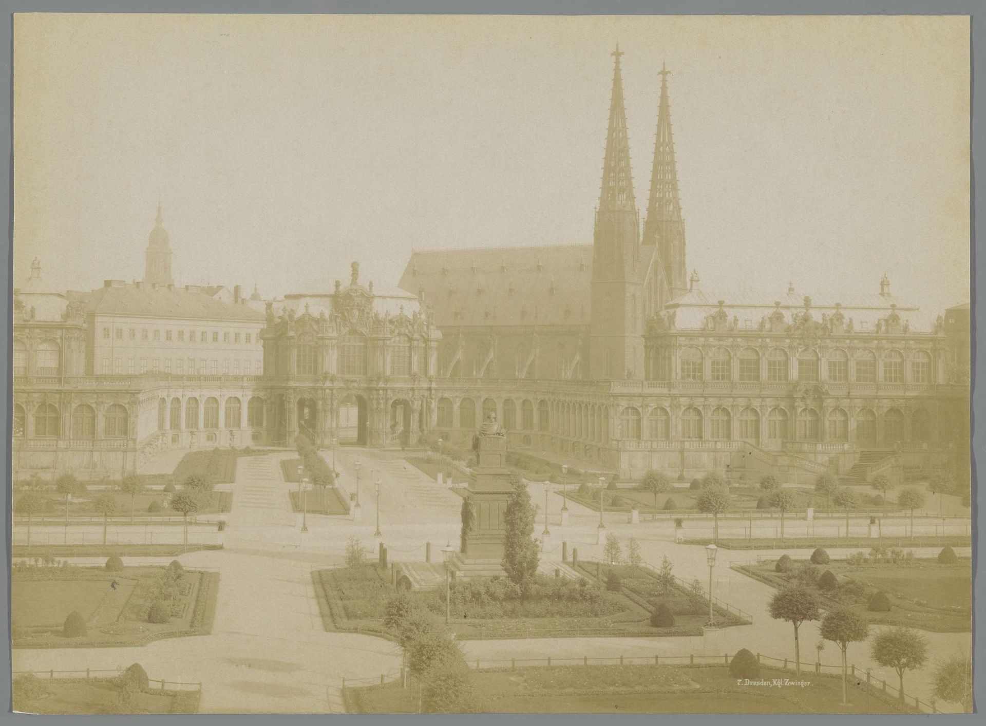 Gezicht op het Zwinger in Dresden by Rudolph Tamme