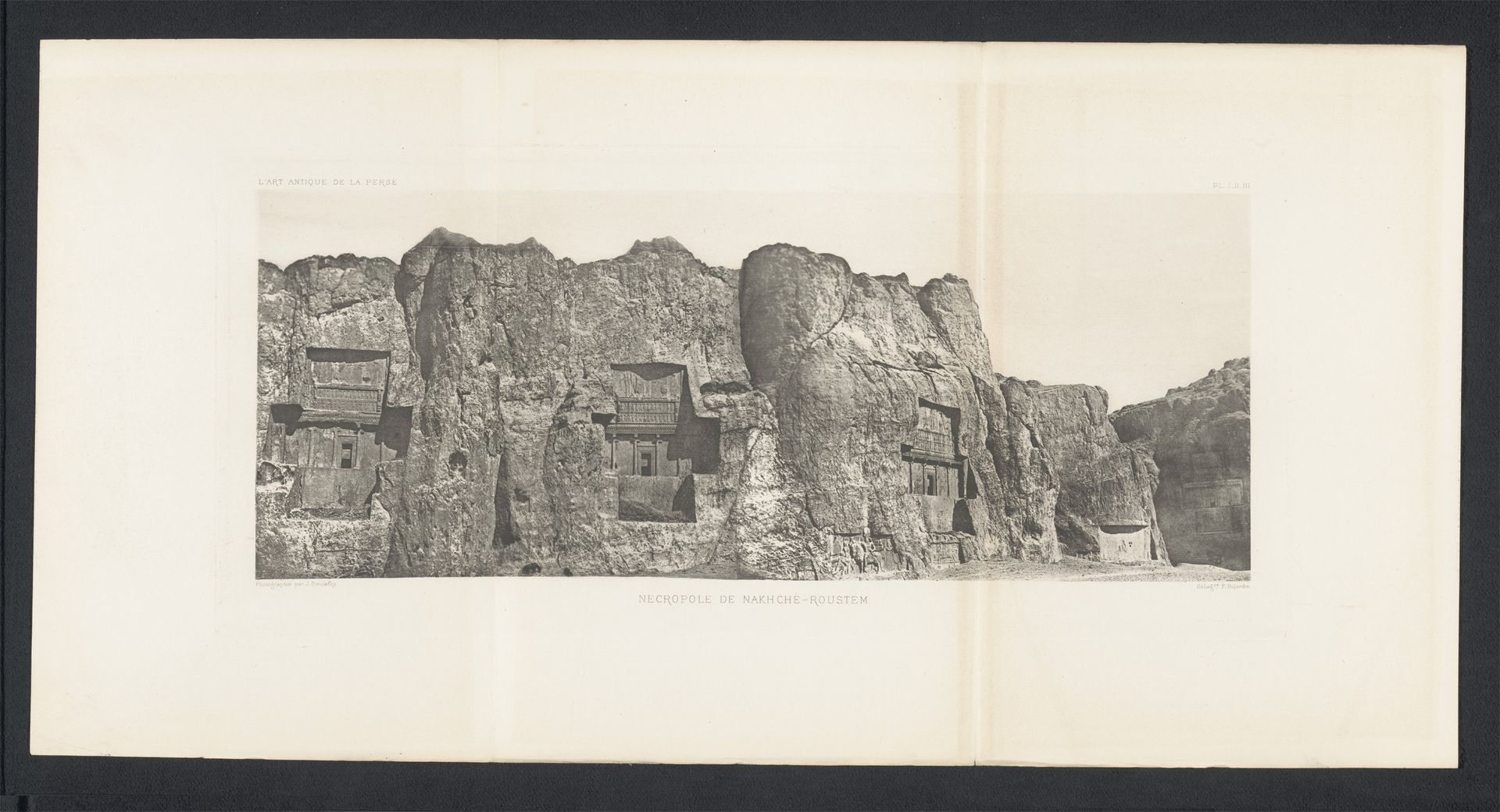 Gezicht op Naqsh-e Rustam in Iran by Jane Dieulafoy