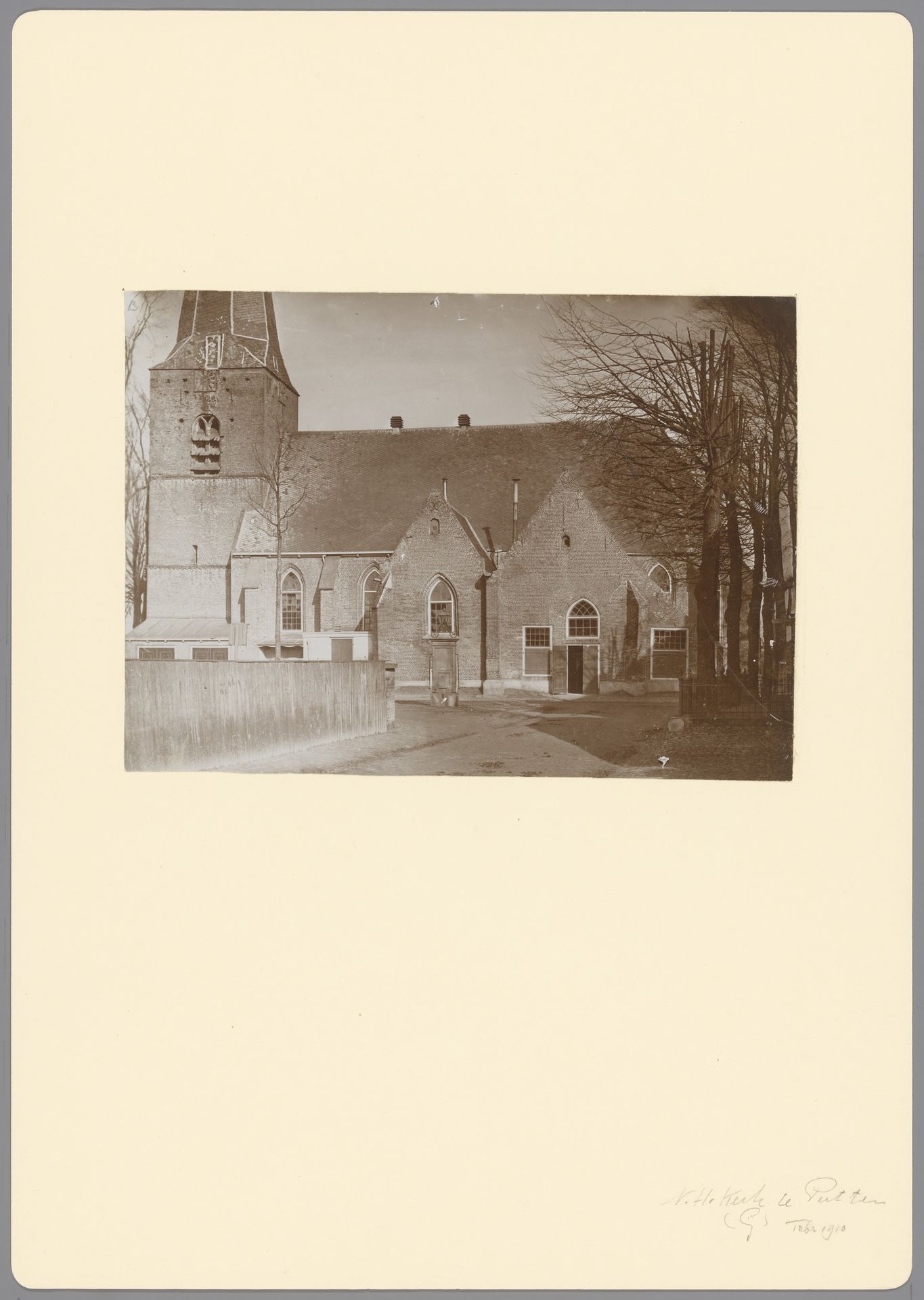 Gezicht op de Hervormde Kerk te Putten by anoniem (Monumentenzorg)