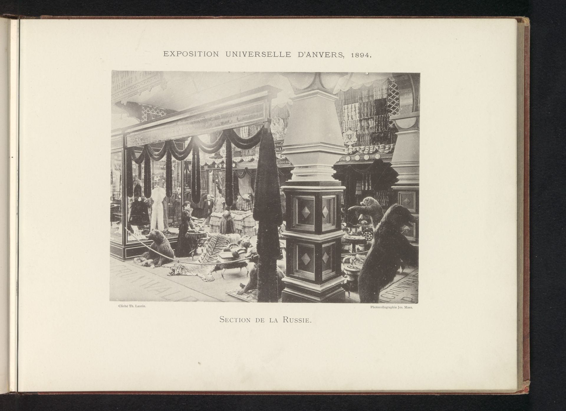 Expositie van Russische bontproducten tijdens de wereldtentoonstelling te Antwerpen by Th. Lantin