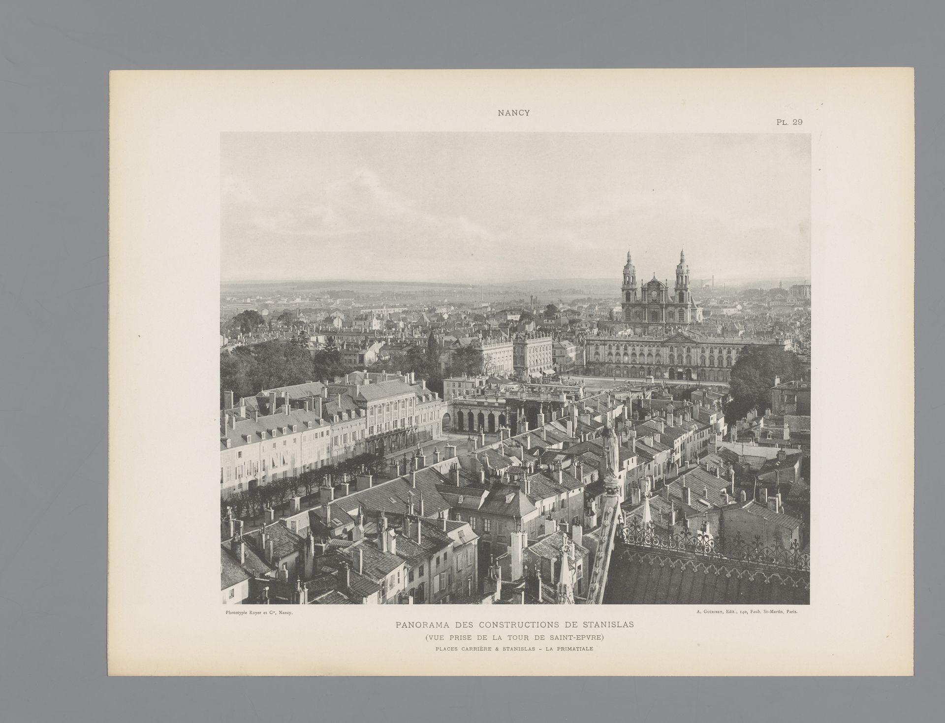 Gezicht op Nancy met Place Stanislas by Anonymous