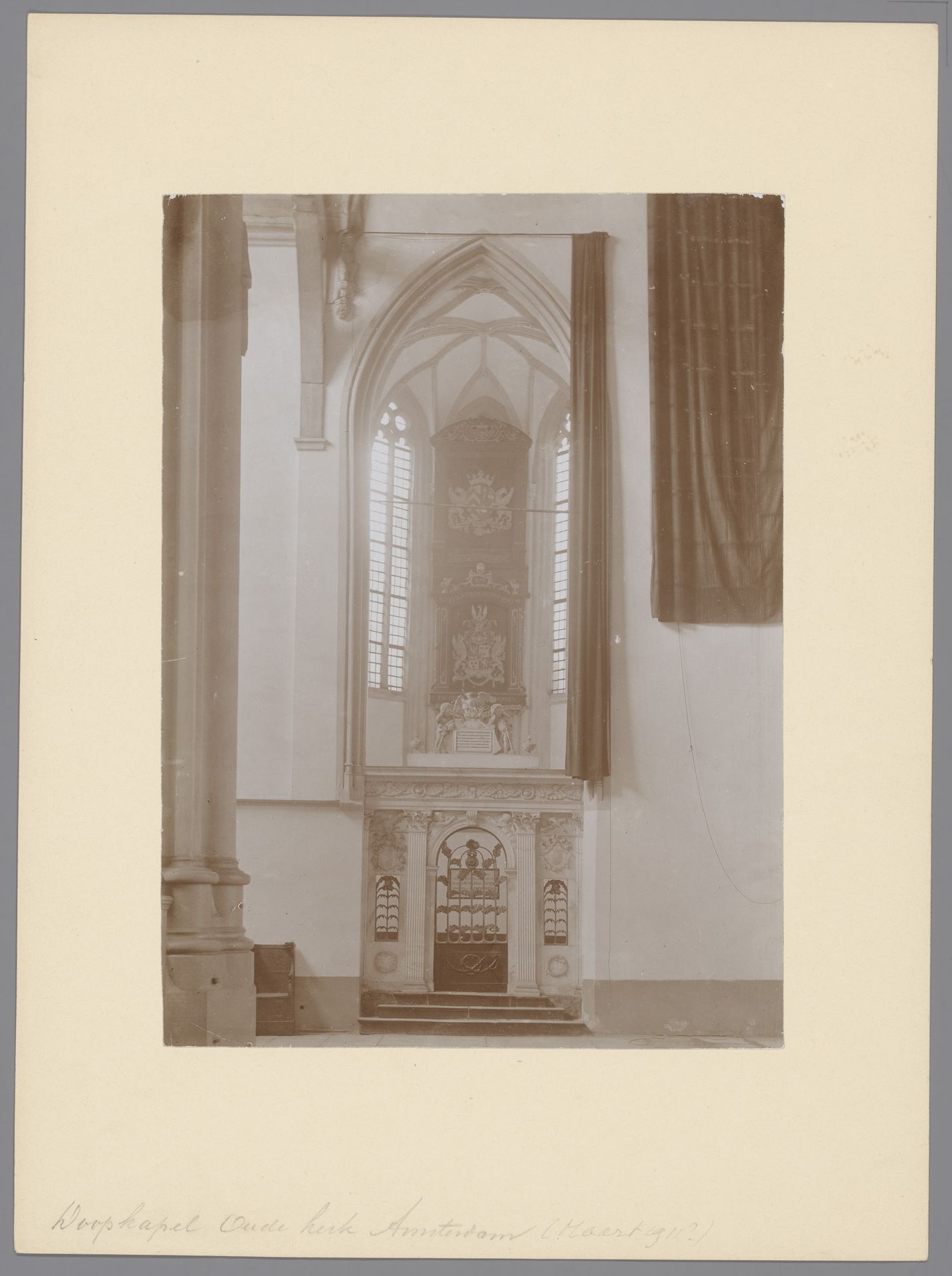 Doopkapel in de Oude Kerk te Amsterdam by anoniem (Monumentenzorg)
