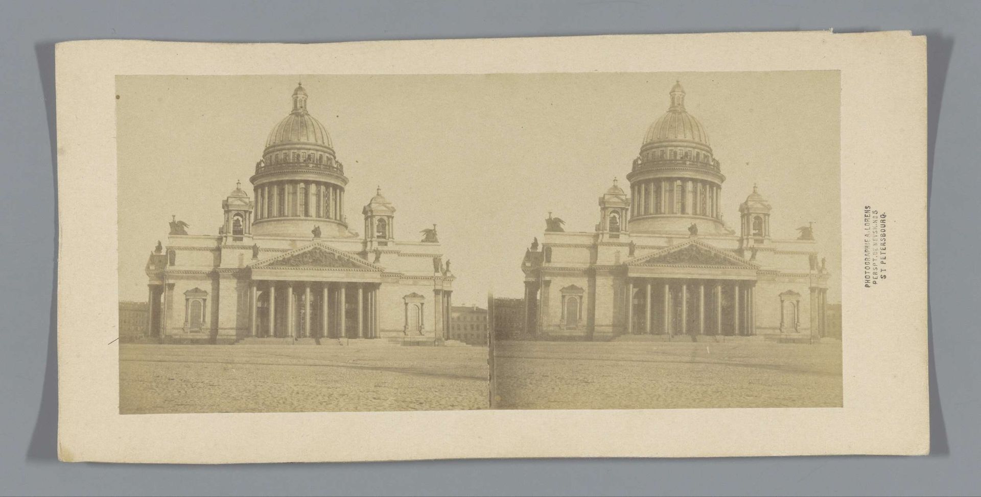 Gezicht op de Izaäkkathedraal in Sint-Petersburg by Alfred Lorens