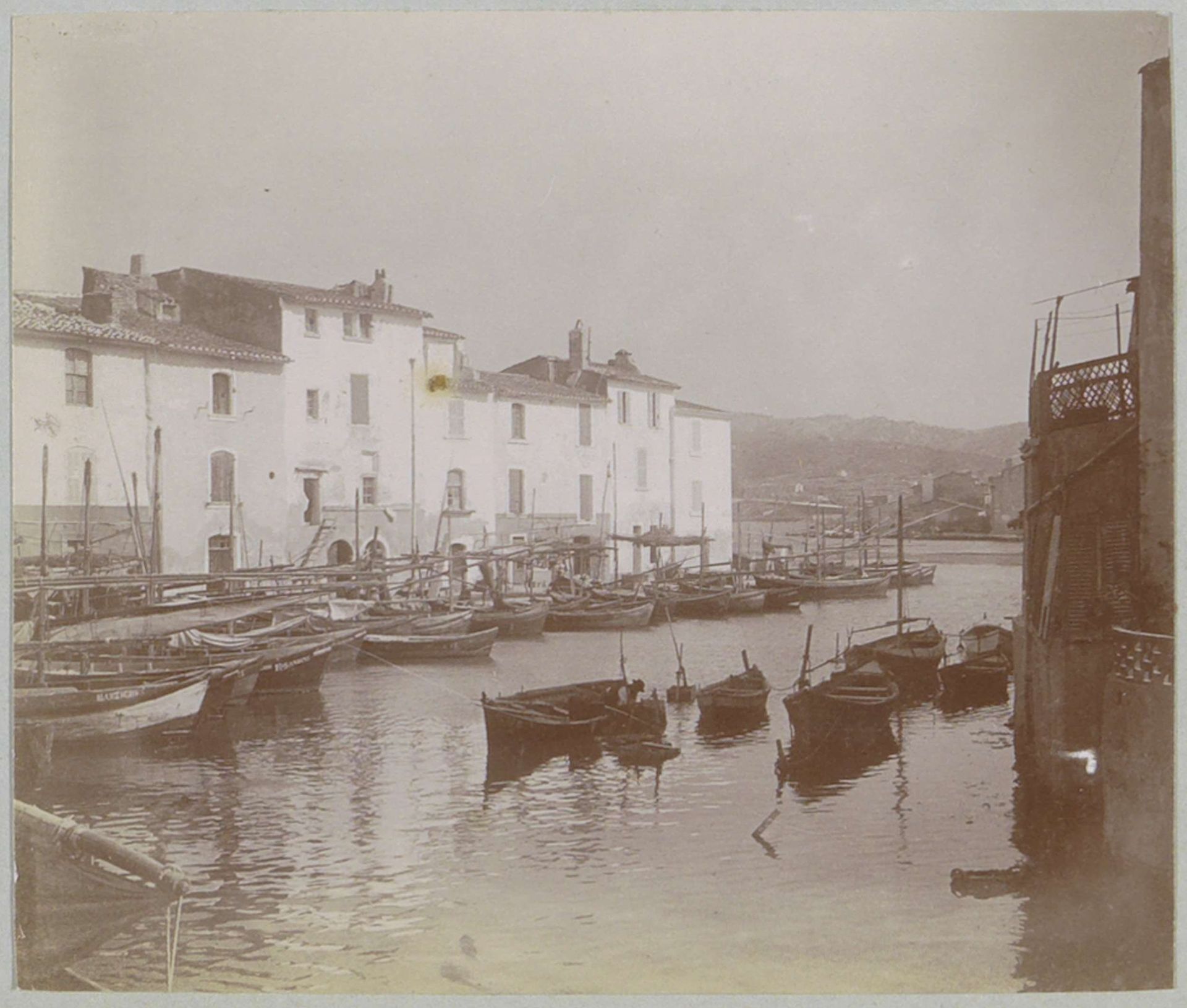 Gezicht op de haven van Martigues by Delizy