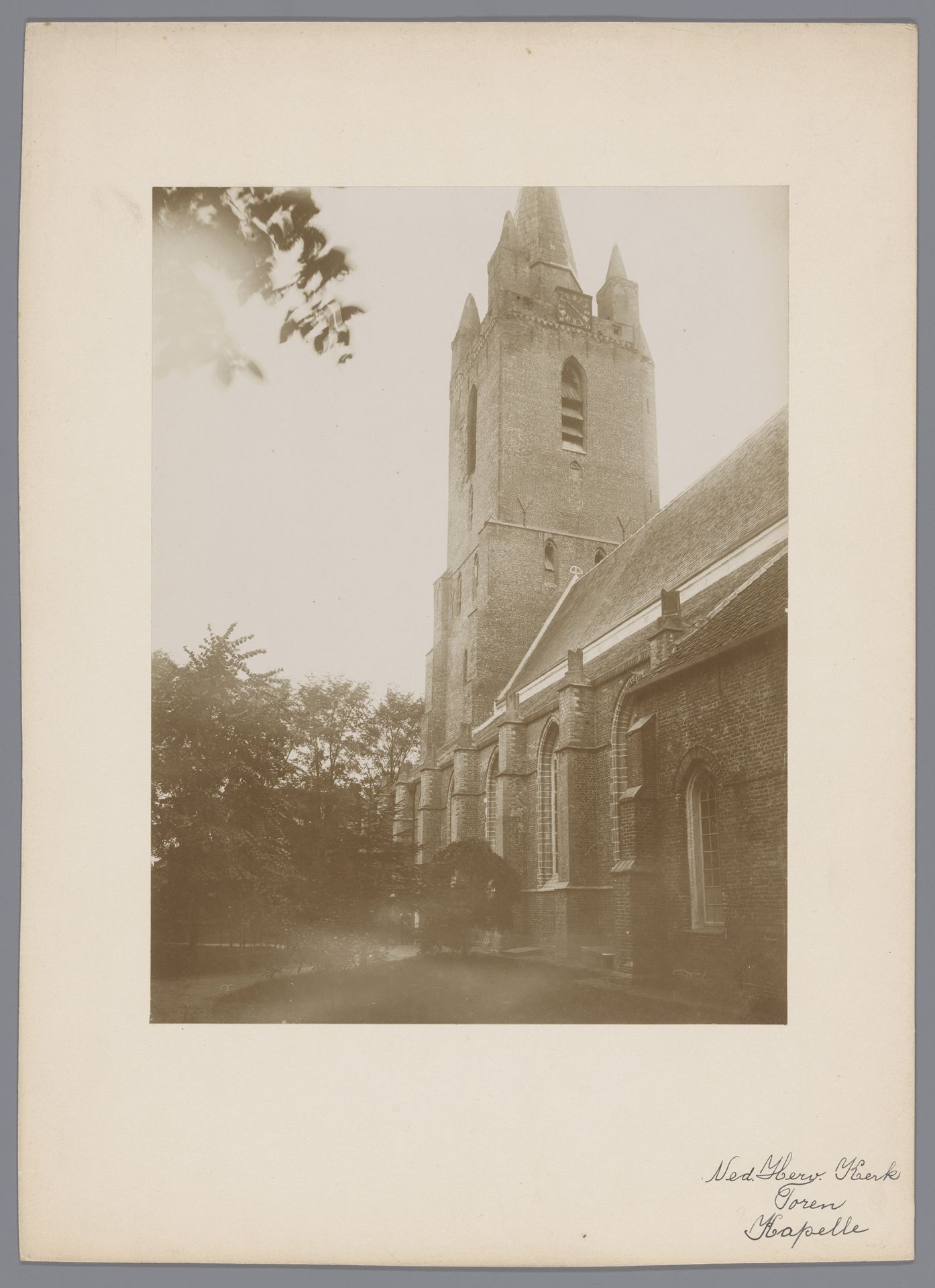 Toren van de Hervormde Kerk te Kapelle by anoniem (Monumentenzorg)