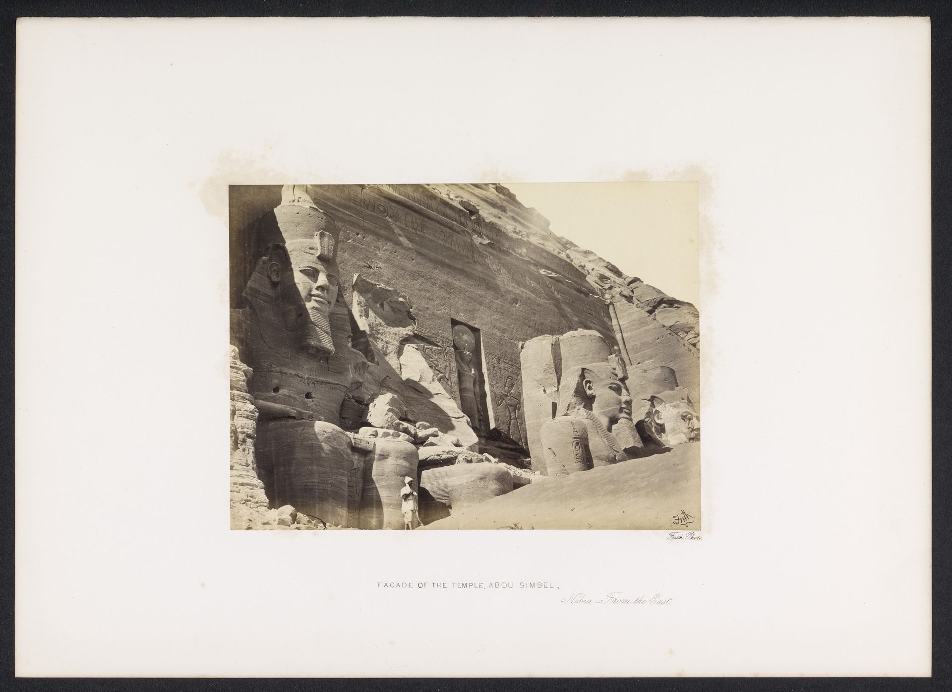 Façade van de tempel in Aboe Simbel by Francis Frith