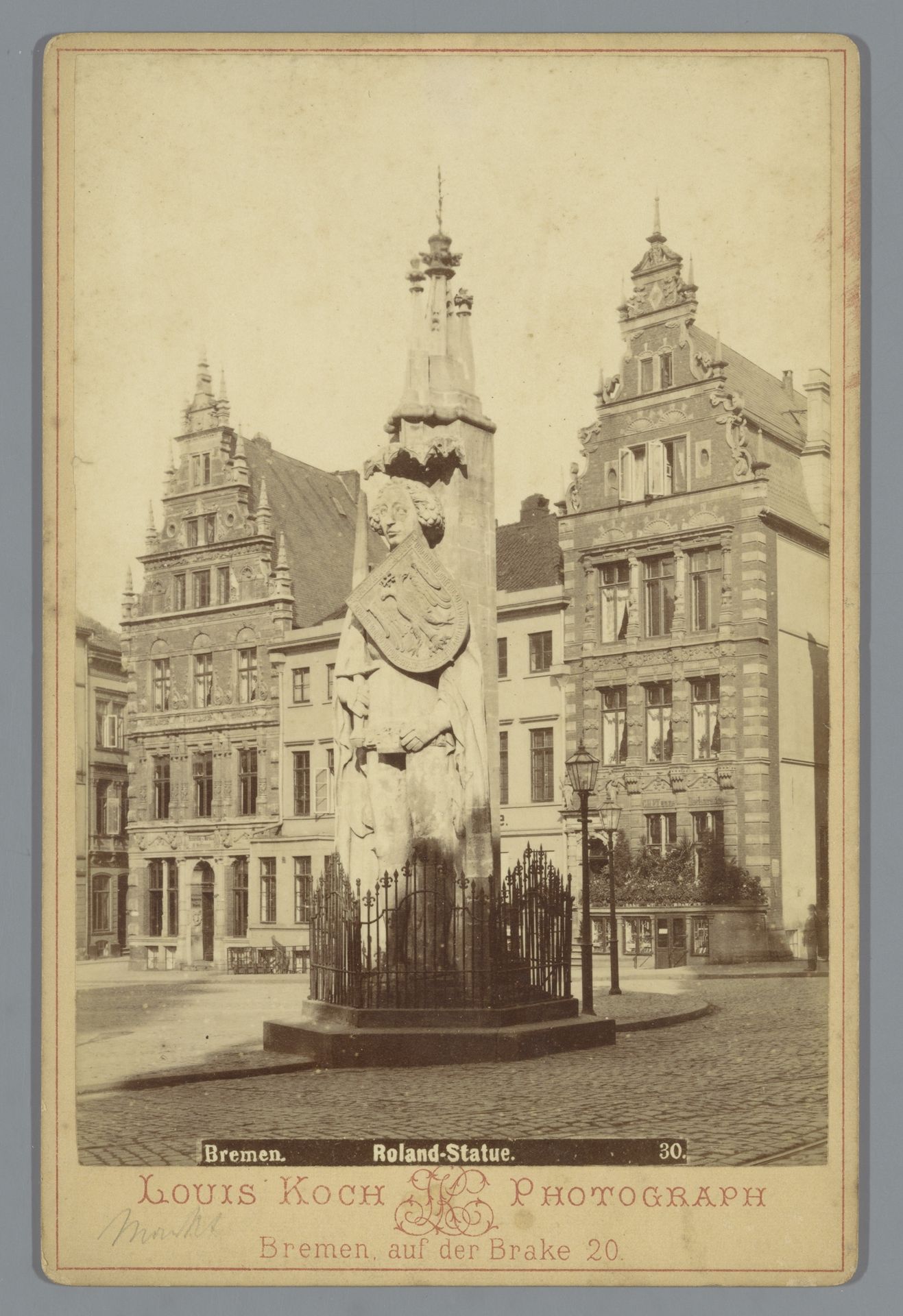 Gezicht op het Rolandsbeeld in Bremen by Louis Koch