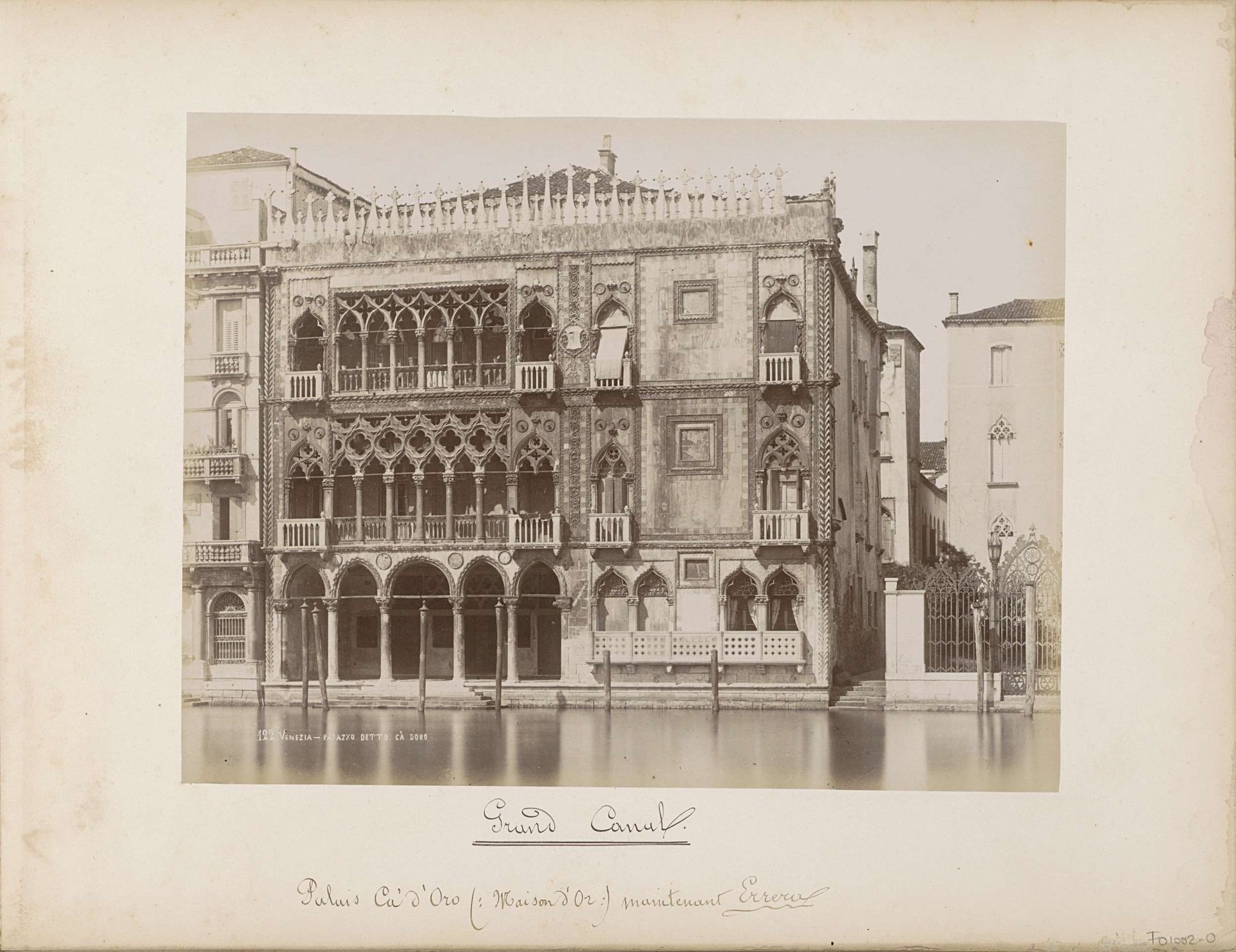 Ca' d'Oro aan het Canal Grande in Venetië by Carlo Ponti