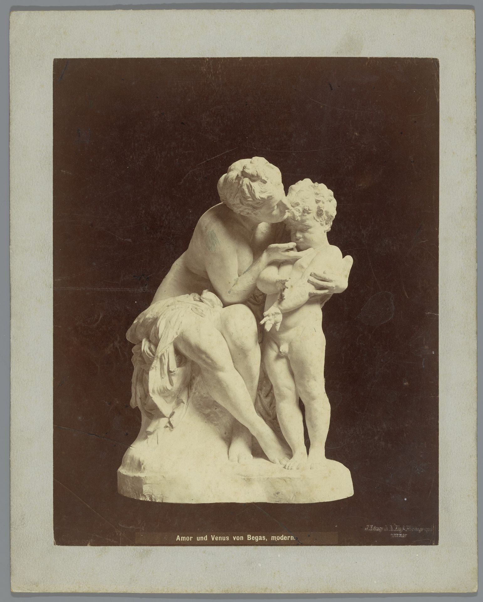Beeld van Amor en Venus door R. Begas by J. Loroy