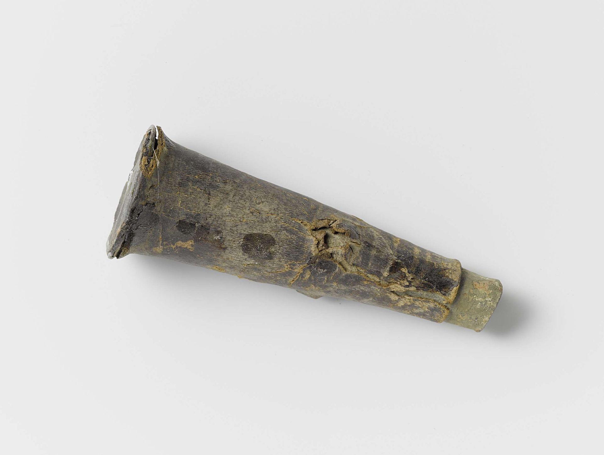 Fragment van een musketmaat by Anonymous