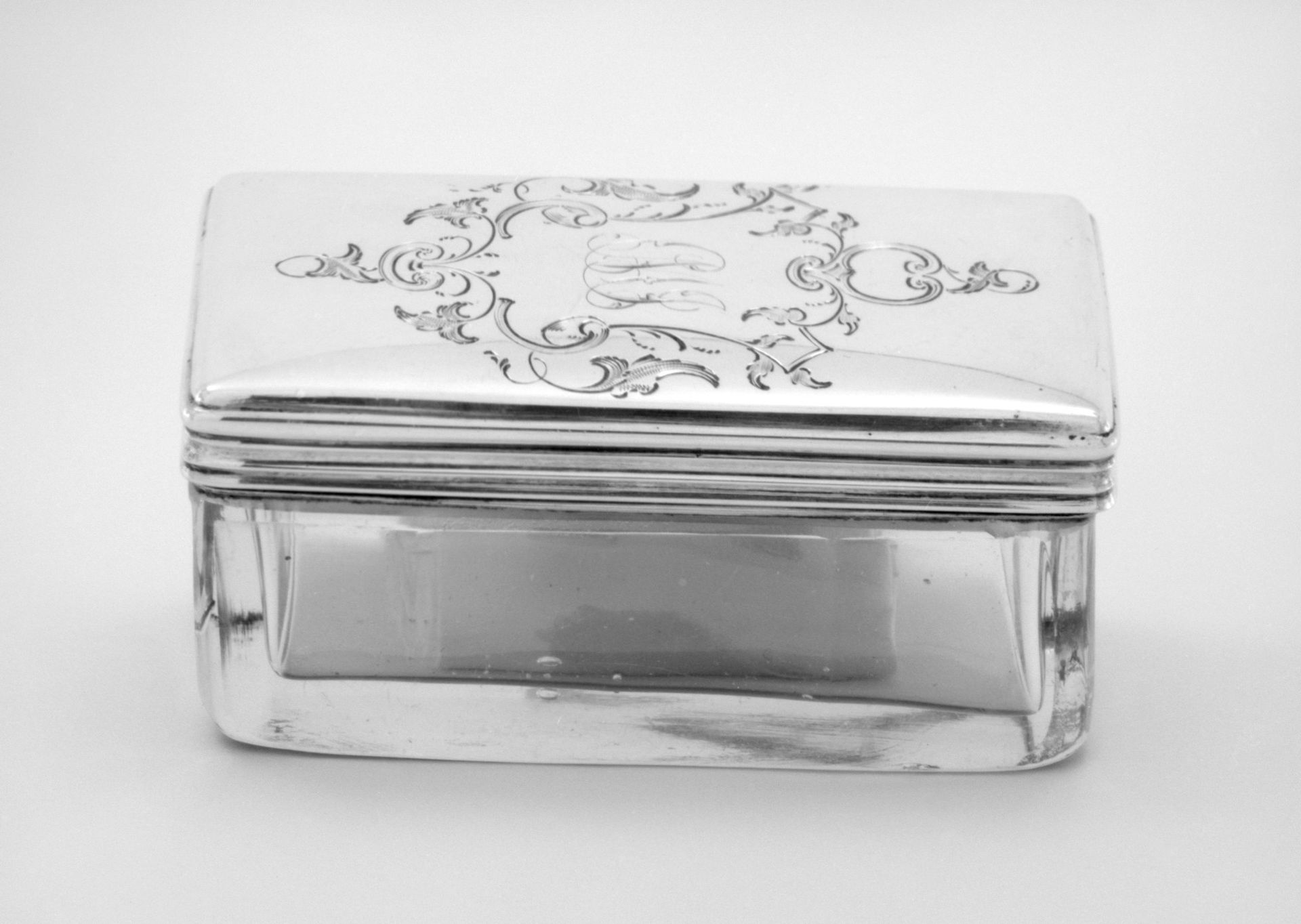 Crystal box with cover (part of a set) by Johann Bernhard Hertz (Hentz)