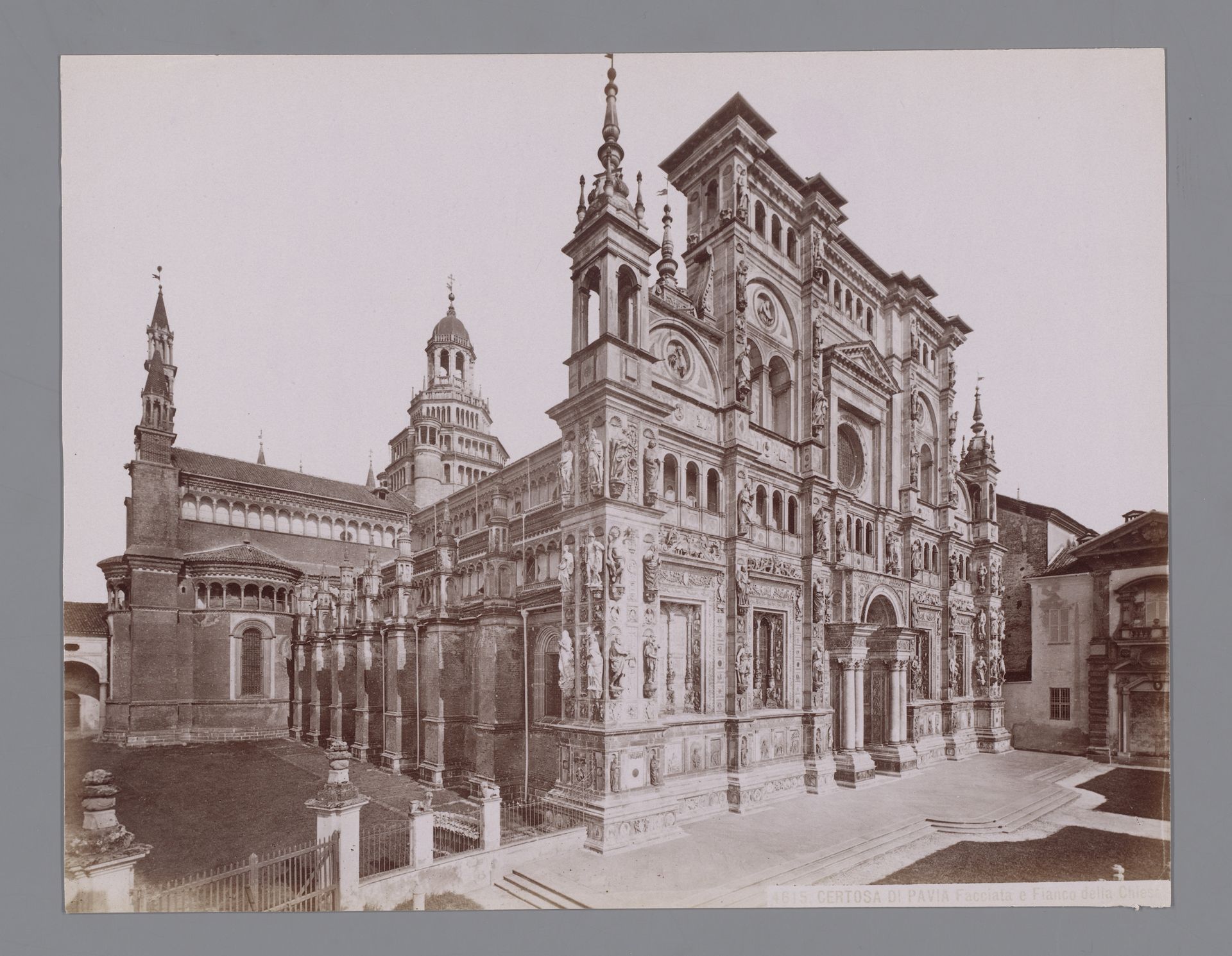 Exterieur van de kloosterkerk Certosa di Pavia te Pavia, Italië by Anonymous