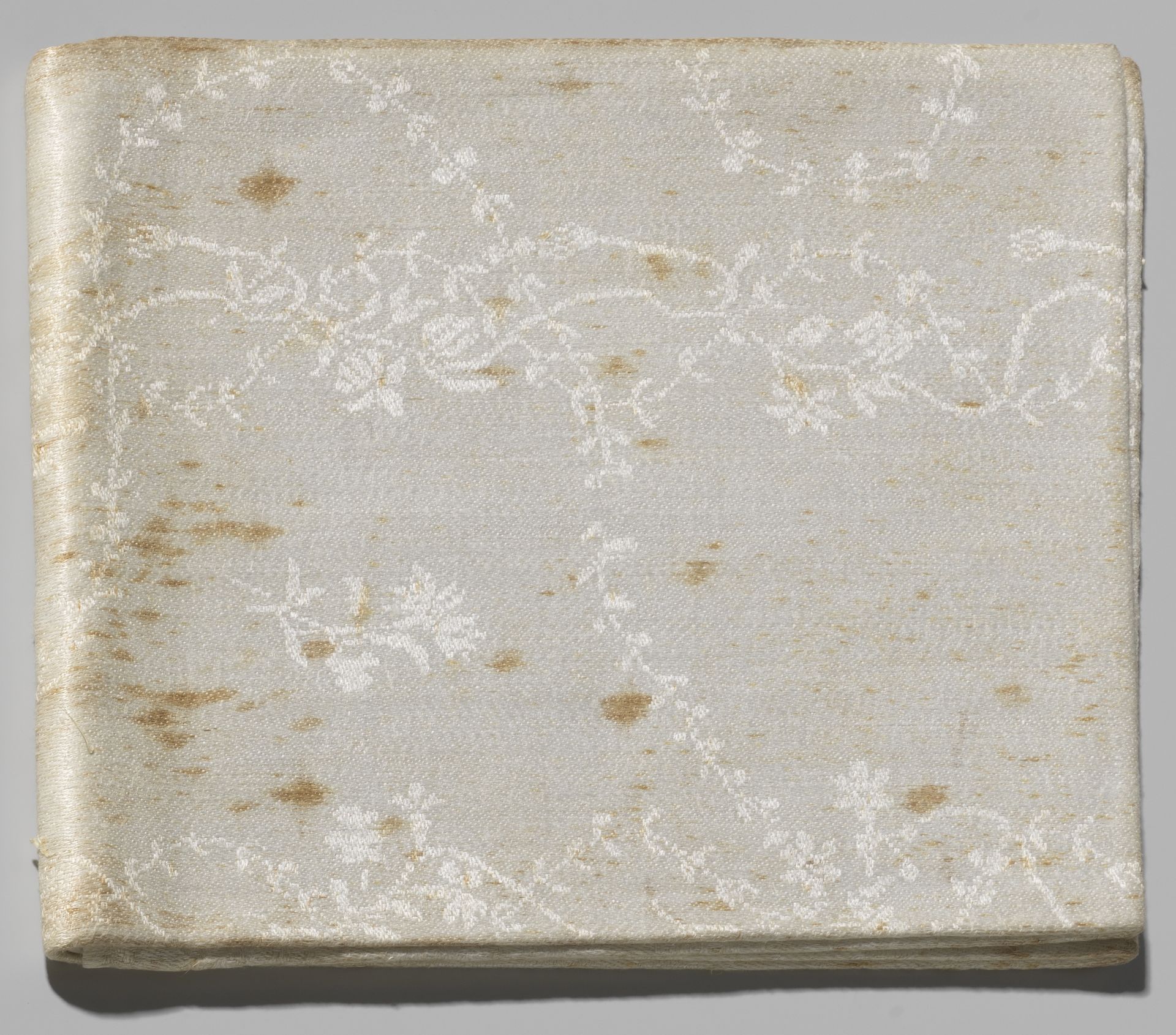Servet met bloemen en slingers by Anonymous
