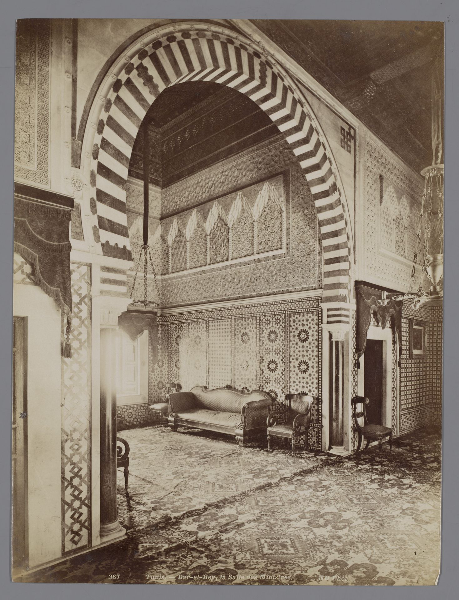 Interieur van de Dar El Bey in de Medina van Tunis by Neurdein Frères