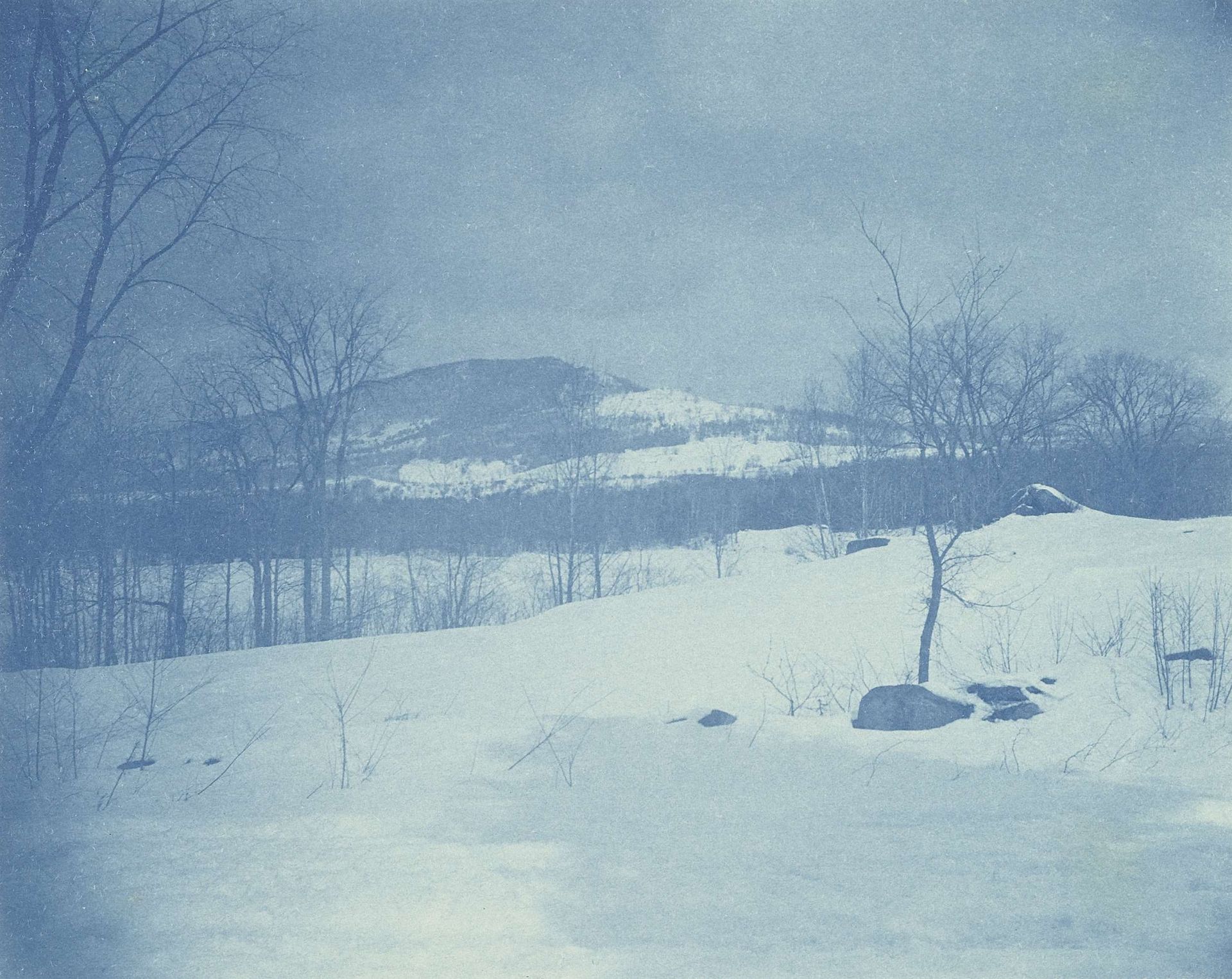 Landschap in de sneeuw: Black Mountain, gezien vanaf een weg nabij Gale's, NH, Verenigde Staten by Charlotte M. Endicott