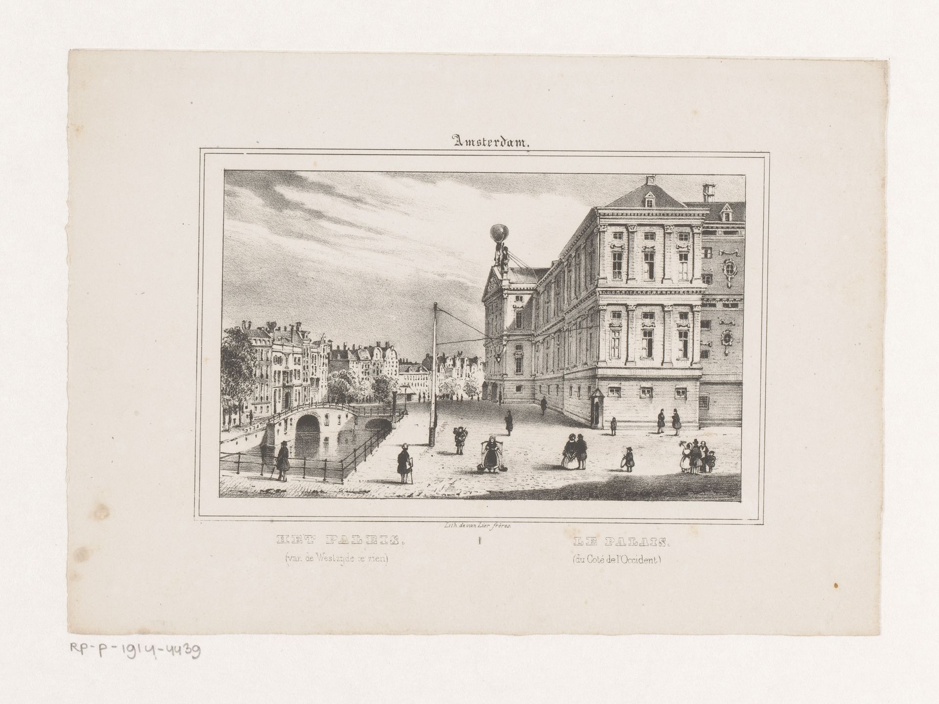 Gezicht op de Nieuwezijds Voorburgwal en het Koninklijk Paleis op de Dam by Gebroeders van Lier