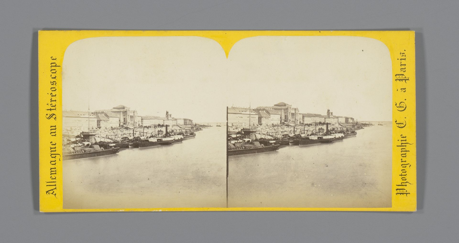 Gezicht op een haven en een kade in Pest, Boedapest by Charles Gaudin