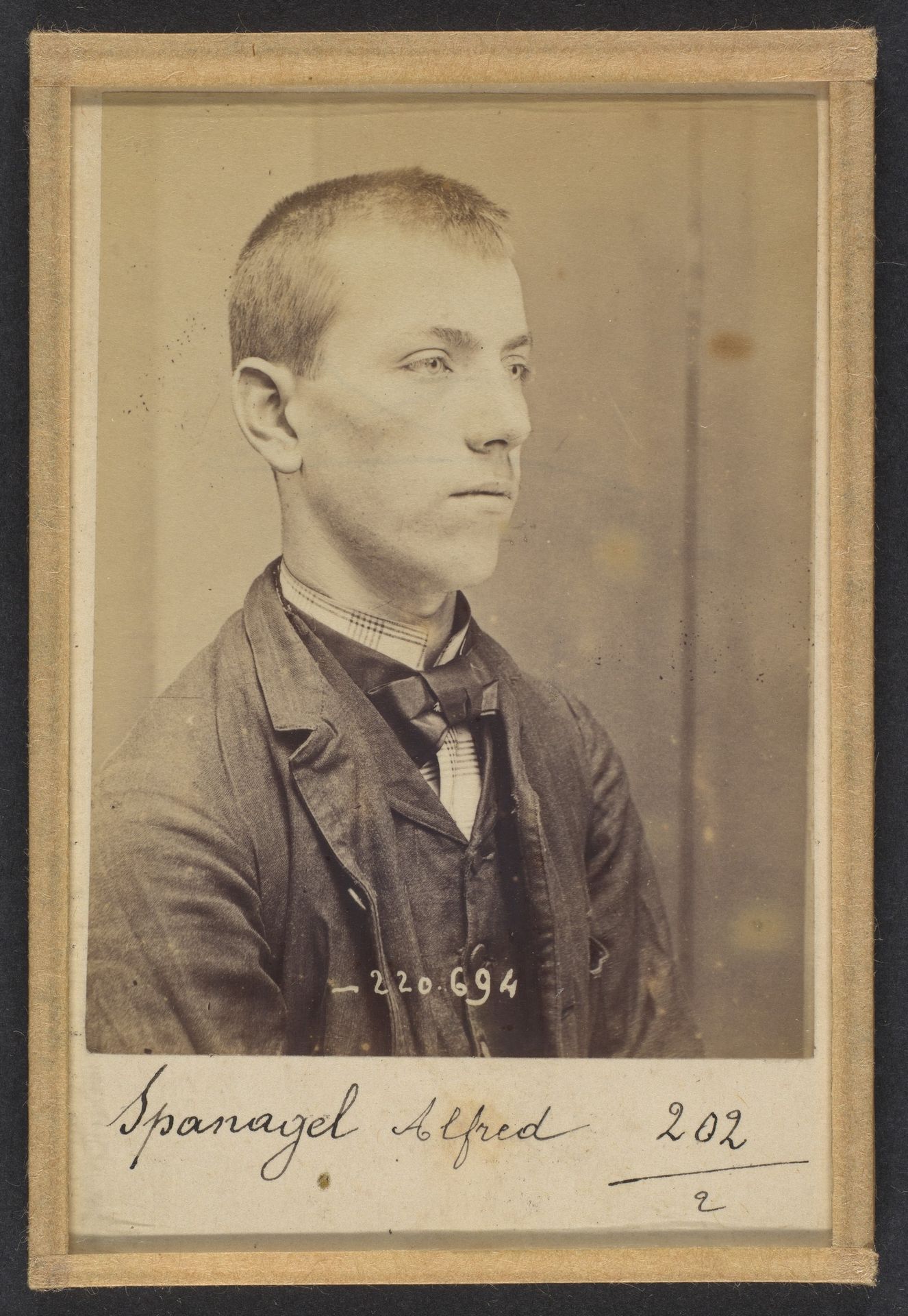 Spanagel. Alfred, Vincent. 17 ans, né le 27/5/77 à Paris. Serrurier. Anarchiste. 7/7/94. by Alphonse Bertillon