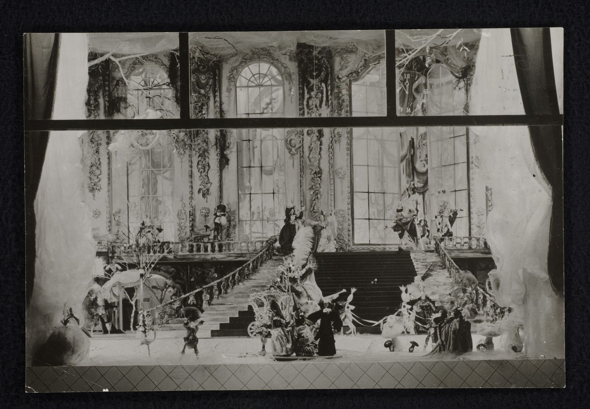 Toneel met paleis by Anonymous