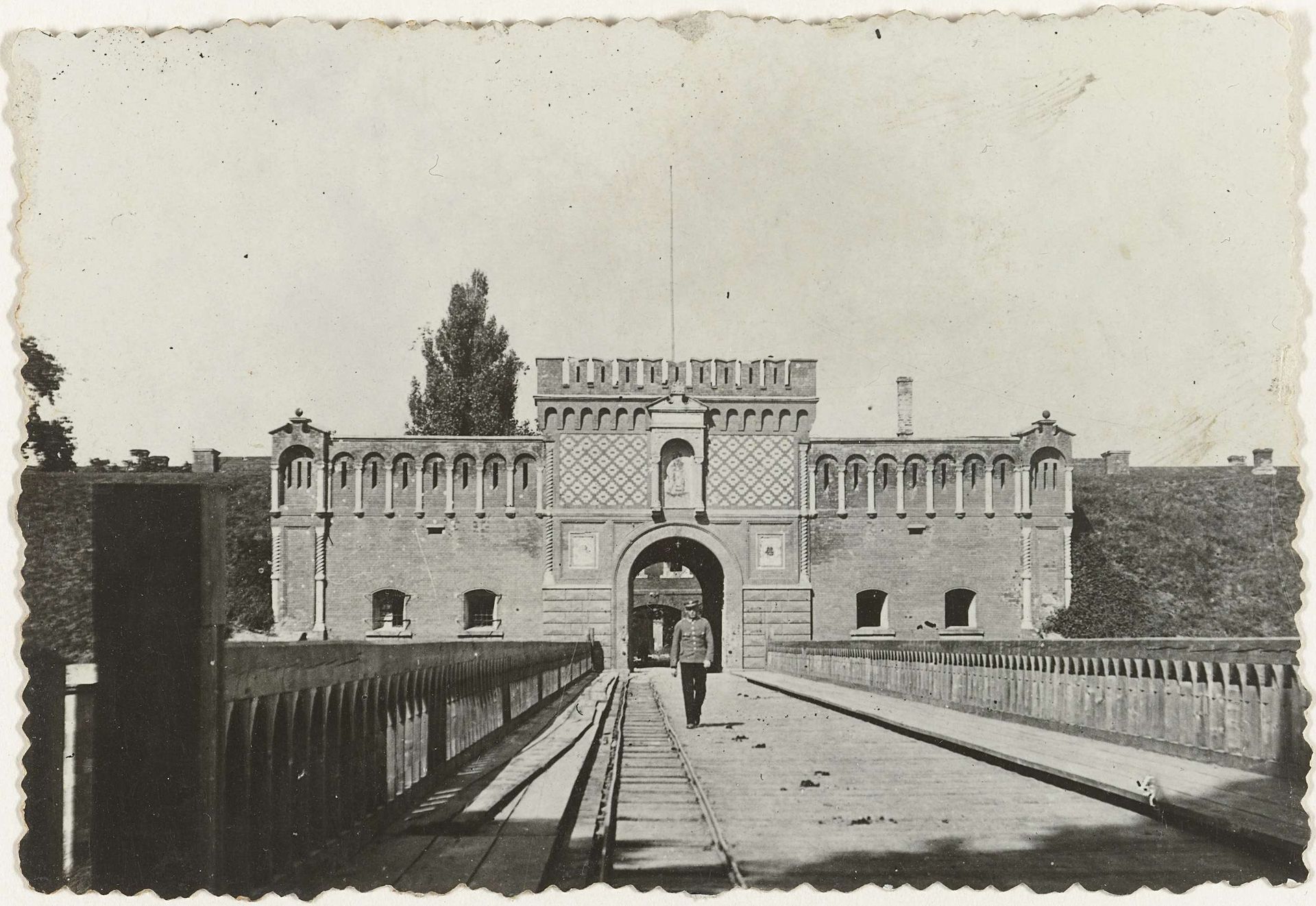 Fort of kazerne by Anonymous