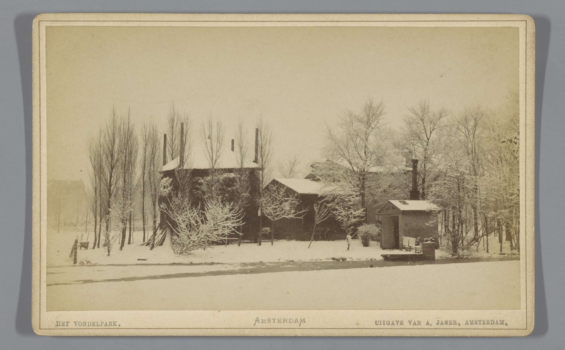 Gezicht op het Vondelpark in Amsterdam in de sneeuw by Anonymous