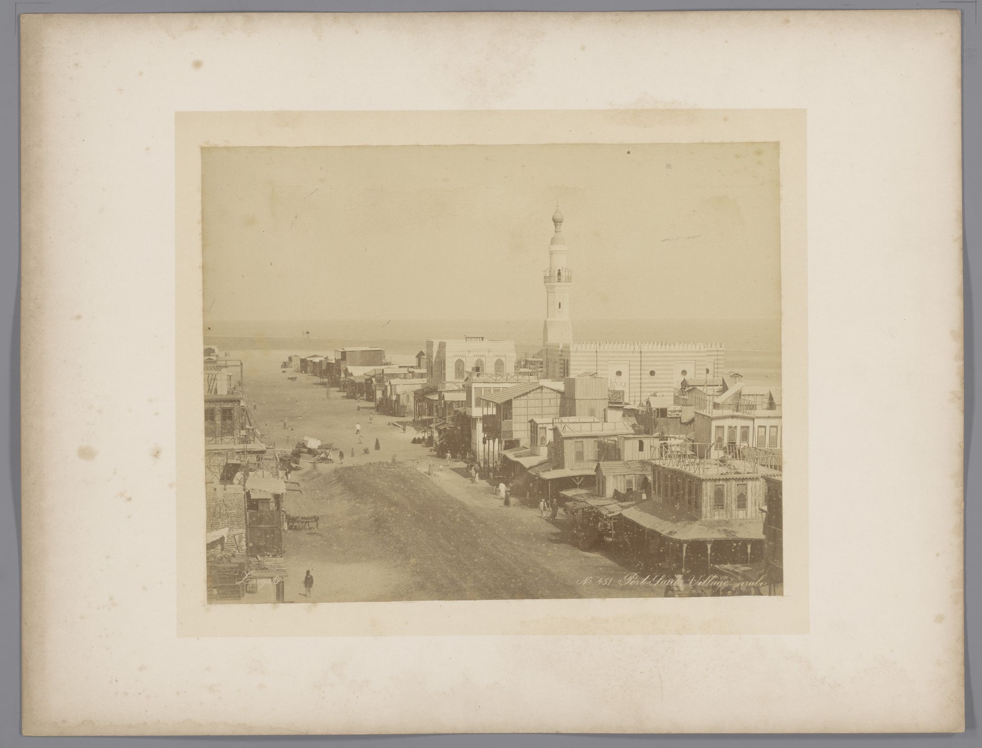 Gezicht op Port Said by C. & G. Zangaki