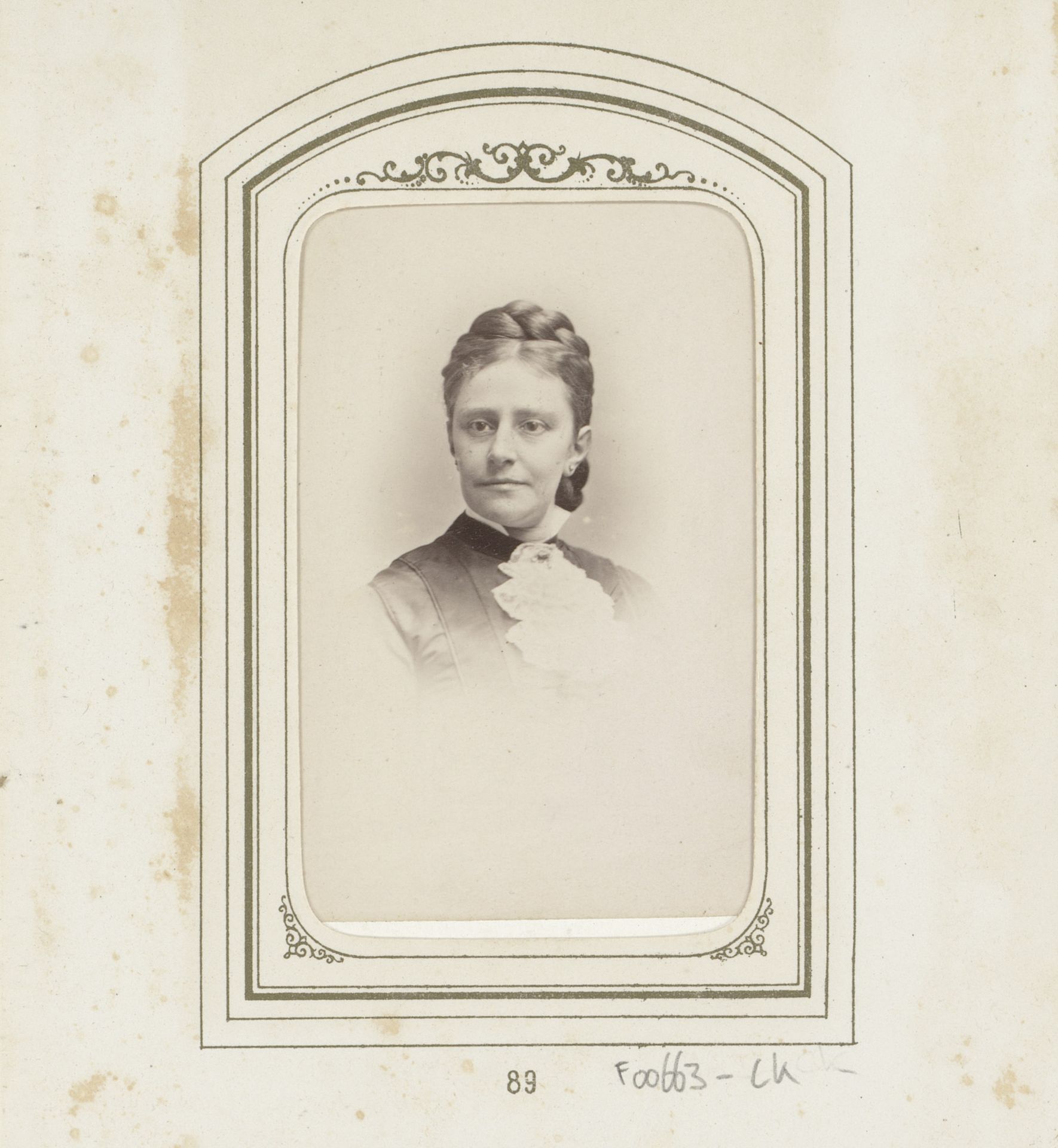 Portret van een vrouw by Johannes Petrus Oppers