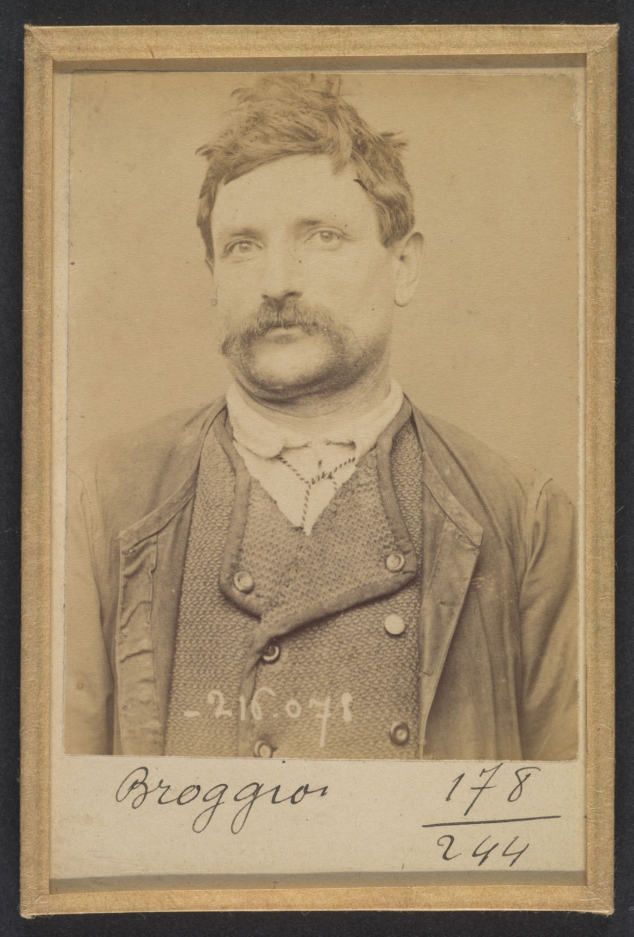 Broggio. (Roche), Bernard. 39 ans, né en Italie. Journalier. Association de malfaiteurs. 22/3/94. by Alphonse Bertillon