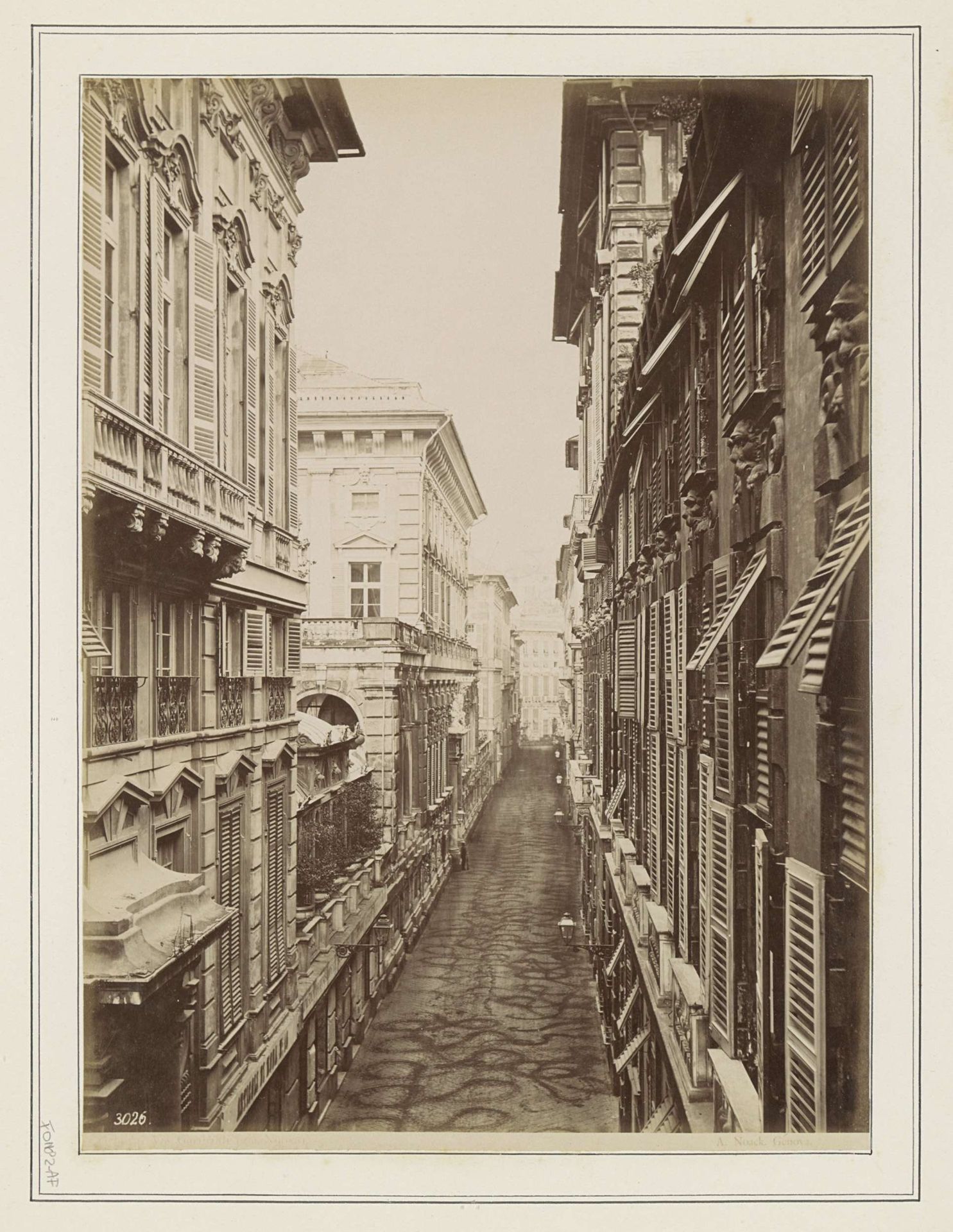 Gezicht op de Via Garibaldi in Genua met links het Palazzo Bianco by Alfredo Noack