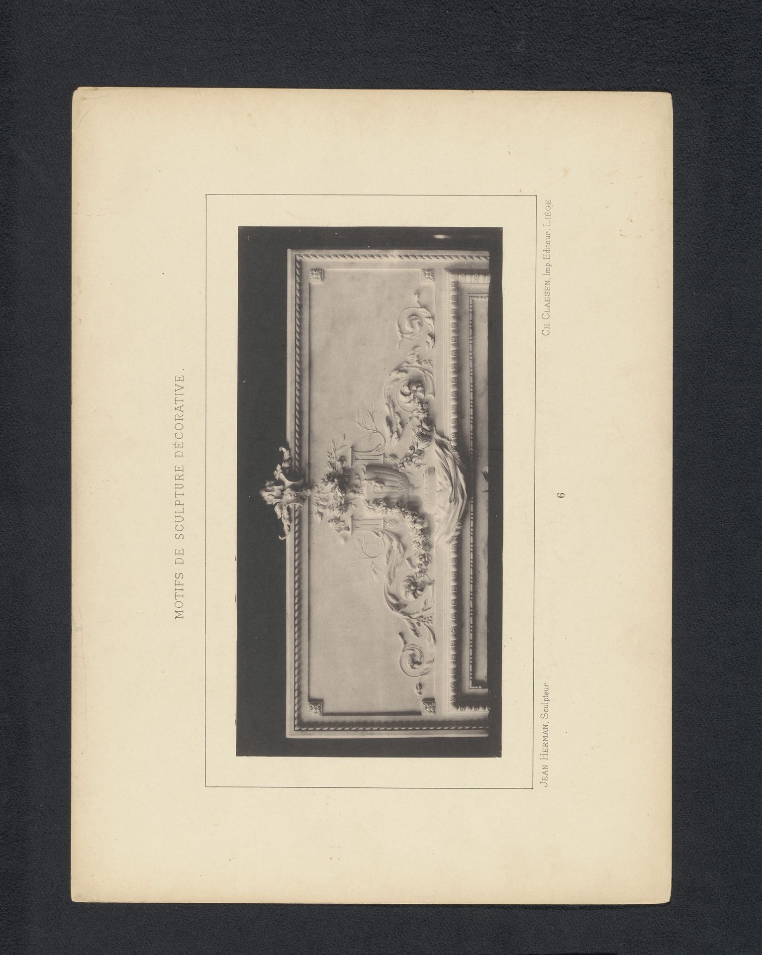 Reliëf van een kelk met bloemen en bladranken, gebeeldhouwd door Jean Herman by Charles Claesen