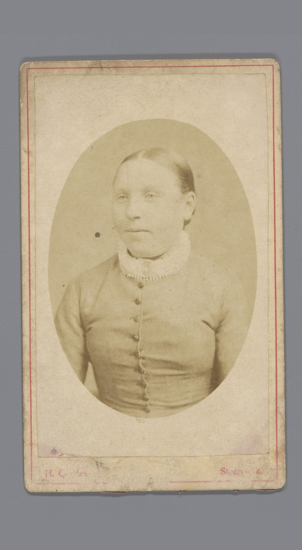 Portret van een onbekende vrouw by Hendrik Cordes