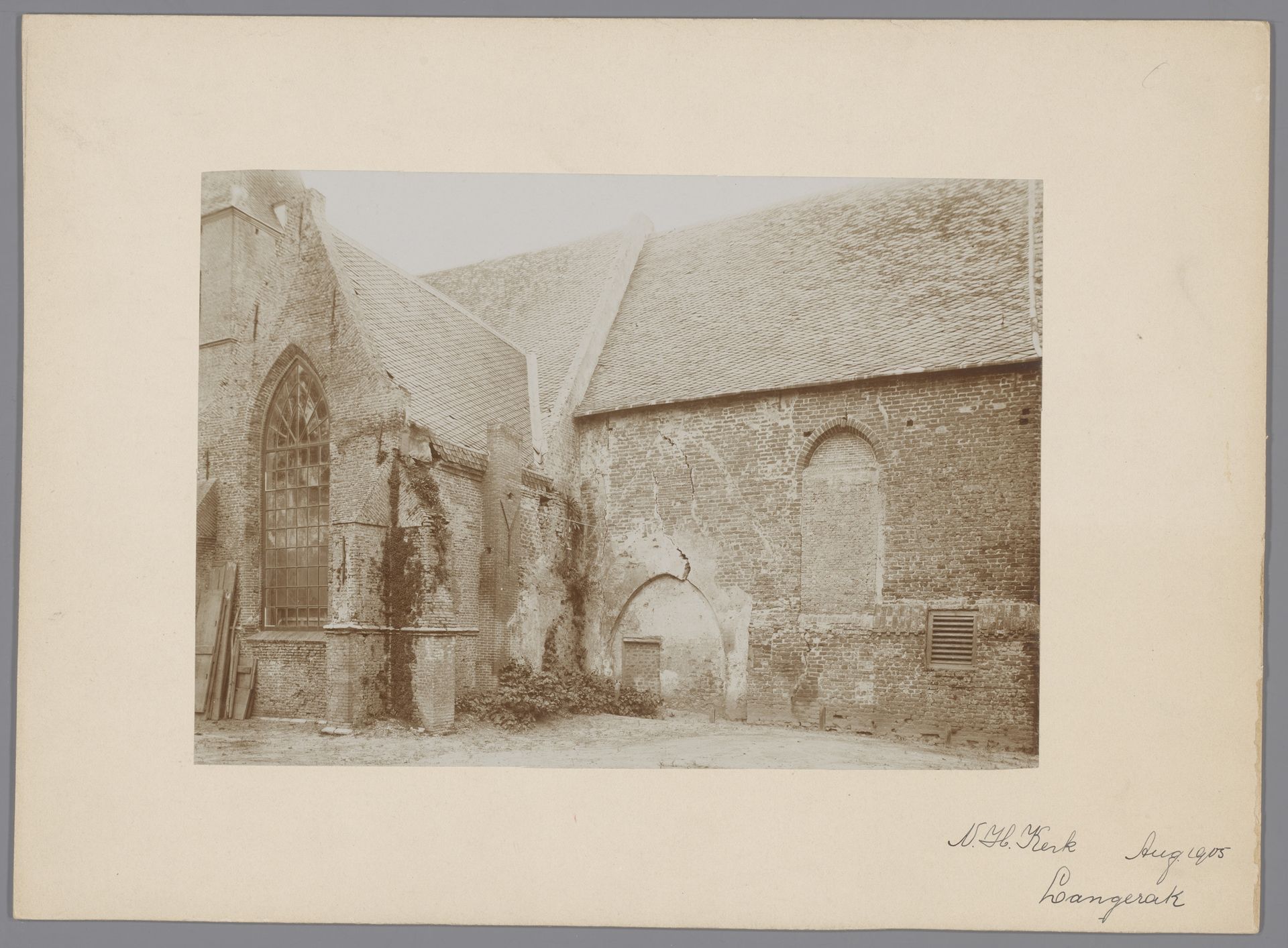 Gedeelte van de Hervormde Kerk te Langerak by anoniem (Monumentenzorg)