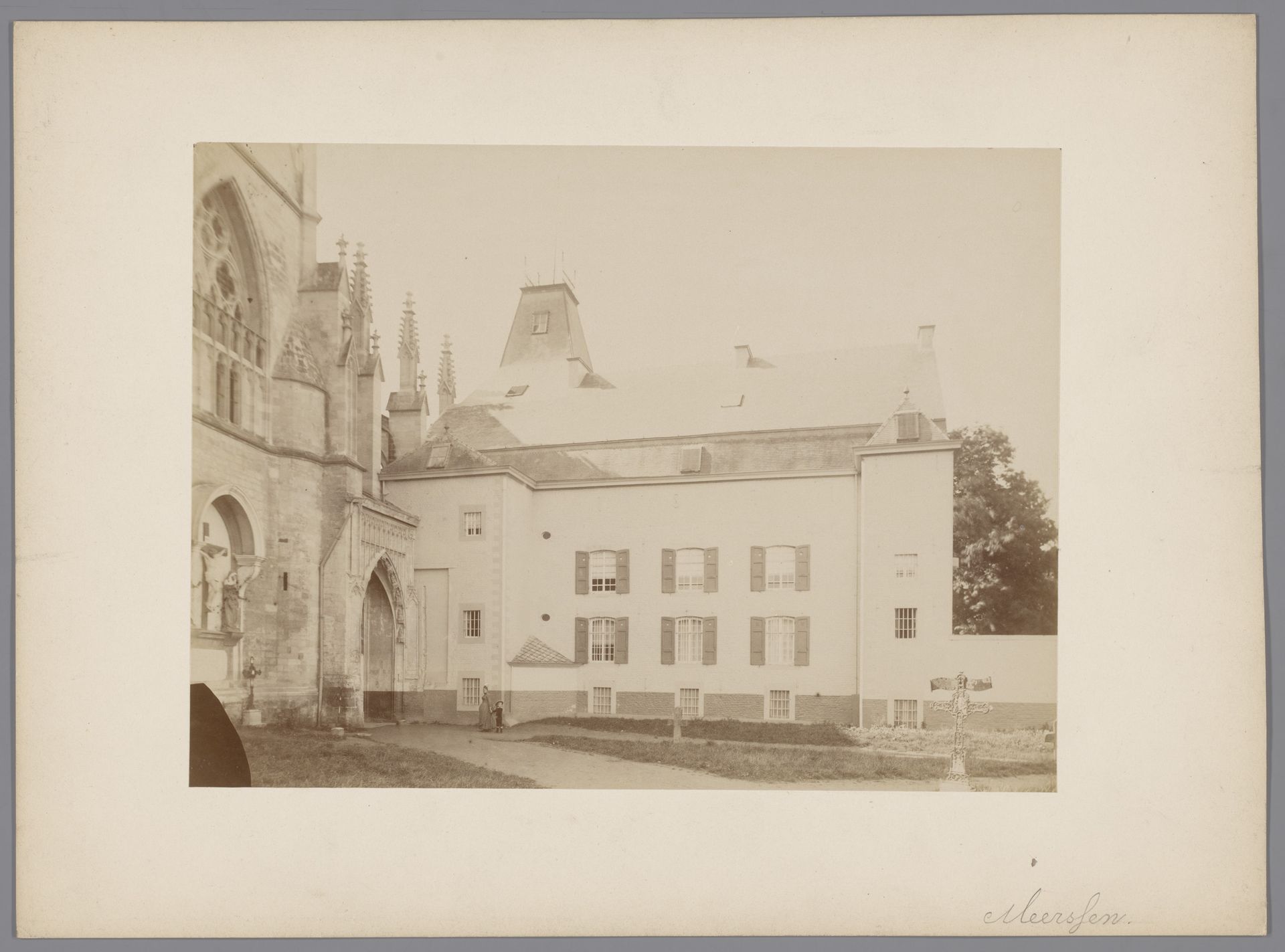 Noordzijde van de Sint-Bartholomeusbasiliek te Meerssen by anoniem (Monumentenzorg)
