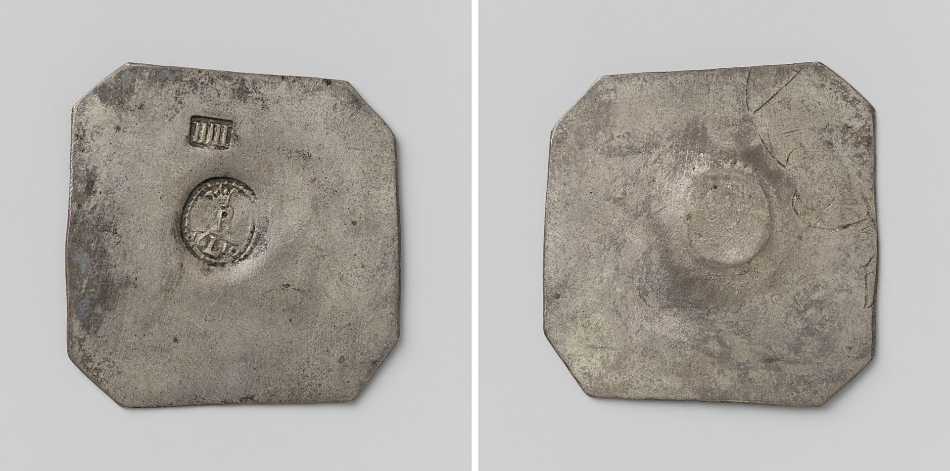 Vijf eenheden, noodmunt uit Gulik, geslagen tijdens het beleg door Maurits, prins van Oranje-Nassau, vervaardigd door stuk te knippen uit bord of kom en bestempeld met het monogram van Rudolf II, Duits keizer by Anonymous