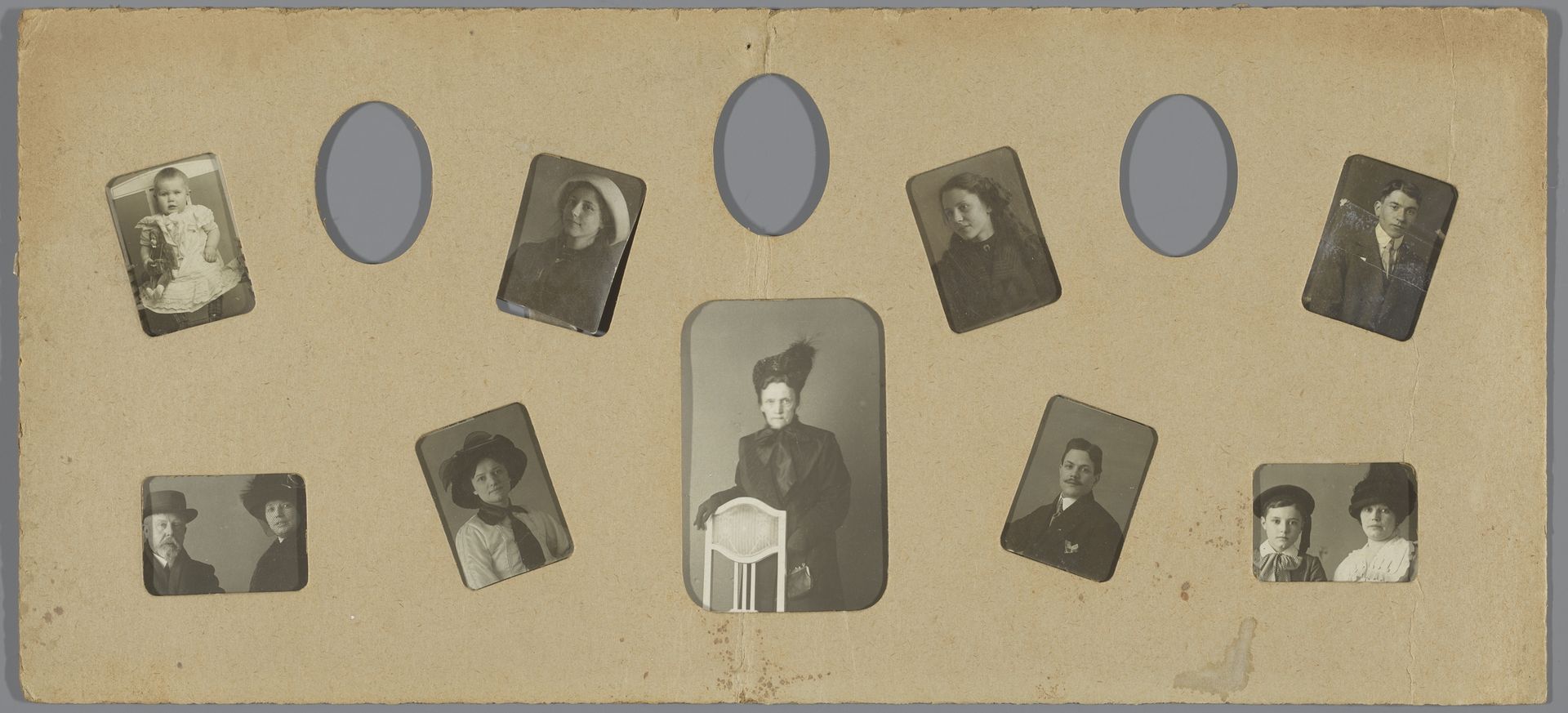 Negen portretten uit de familiekring van George Hendrik Breitner en Marie Jordan by Anonymous