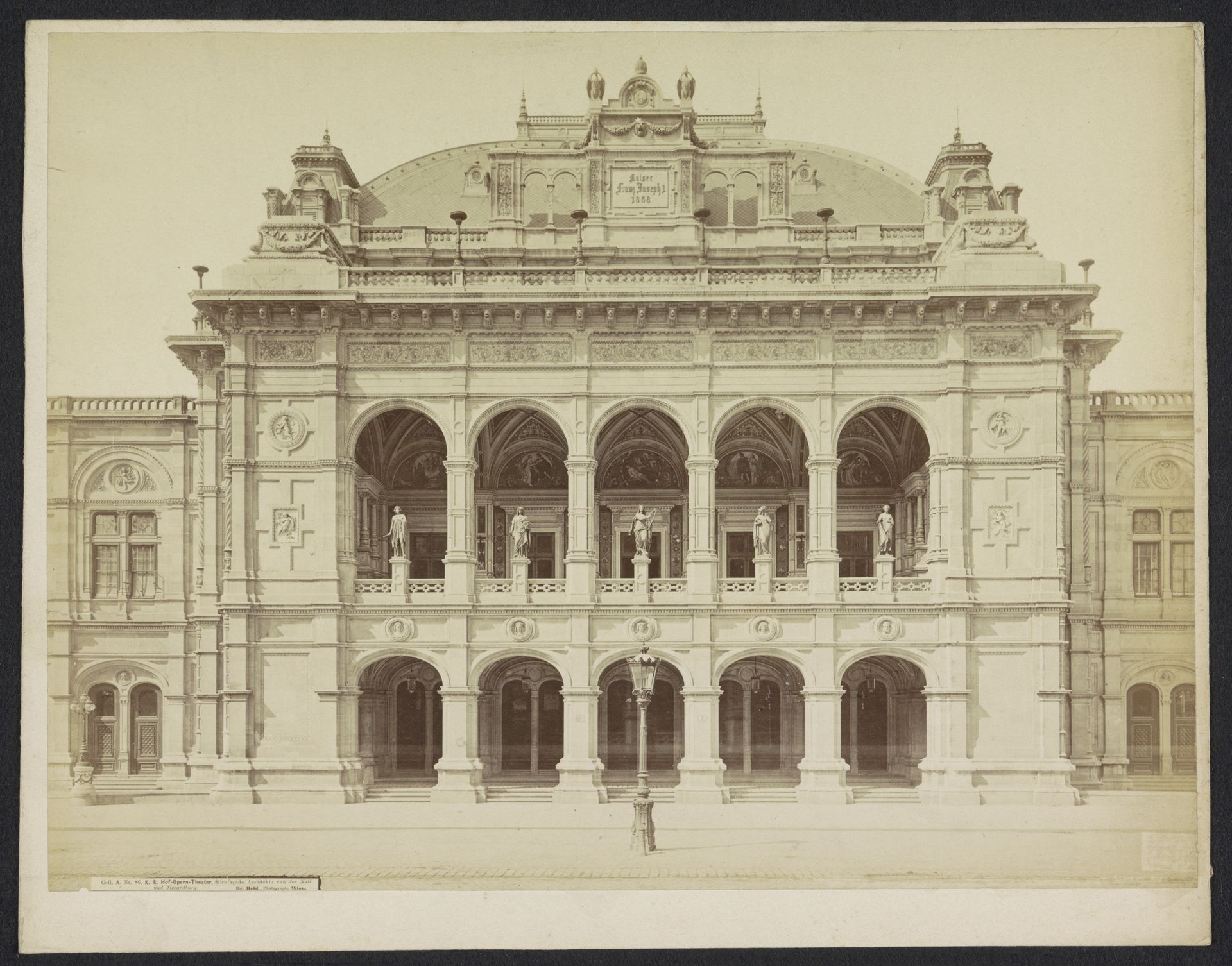 Gezicht op de Weense Staatsopera, Oostenrijk by Hermann Heid