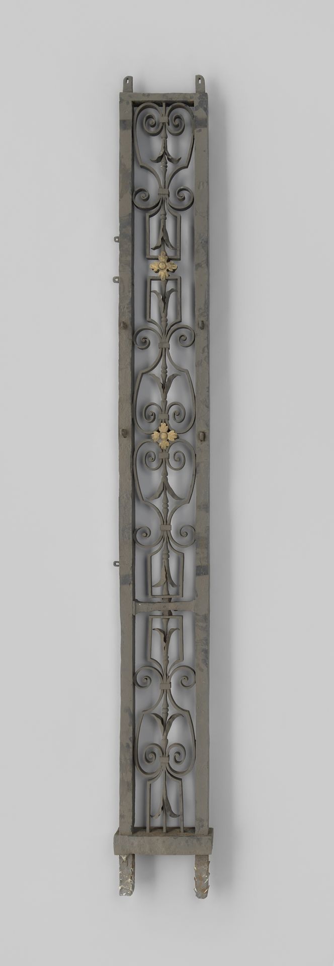 Sierhekdeel van het inrijhek Huize de Voorst by Daniël (I) Marot