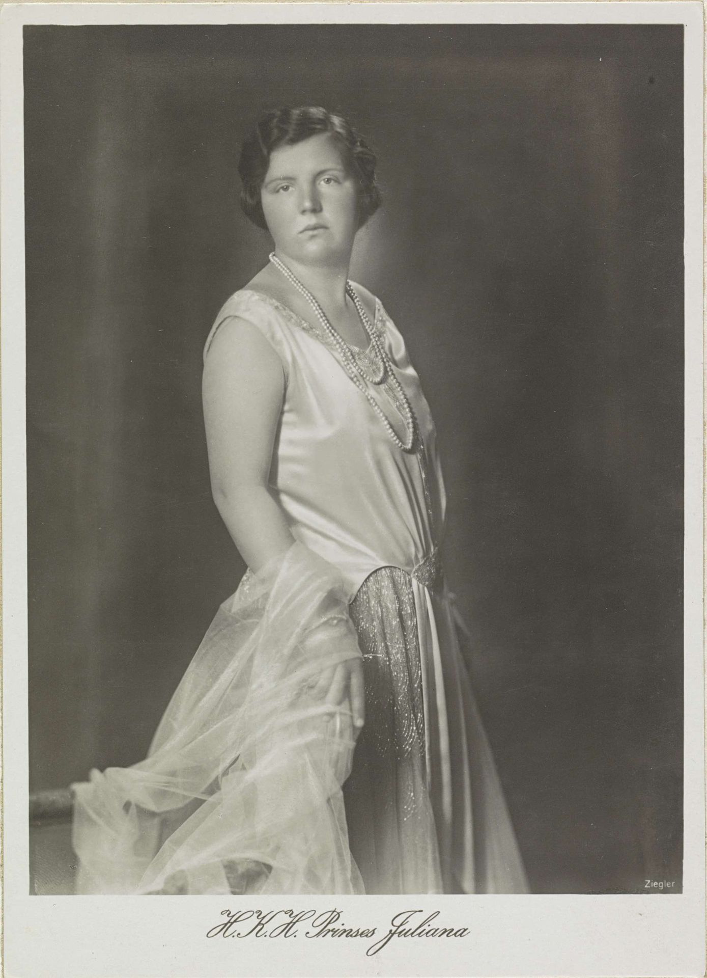 Portret van Juliana, koningin der Nederlanden by Franz Ziegler