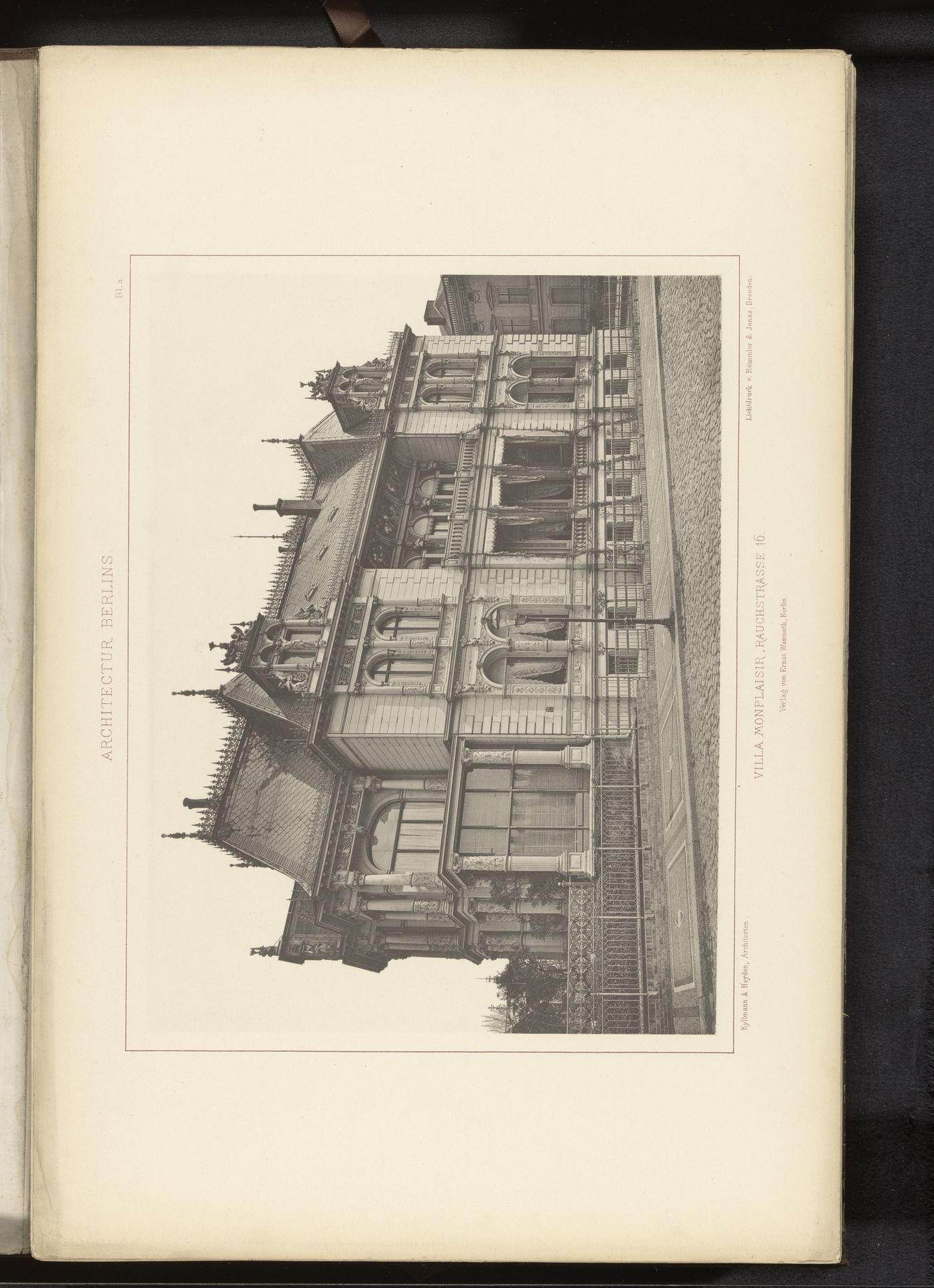 Gezicht op Villa Monplaisir, Rauchstrasse 16 in Berlijn, Duitsland by Anonymous