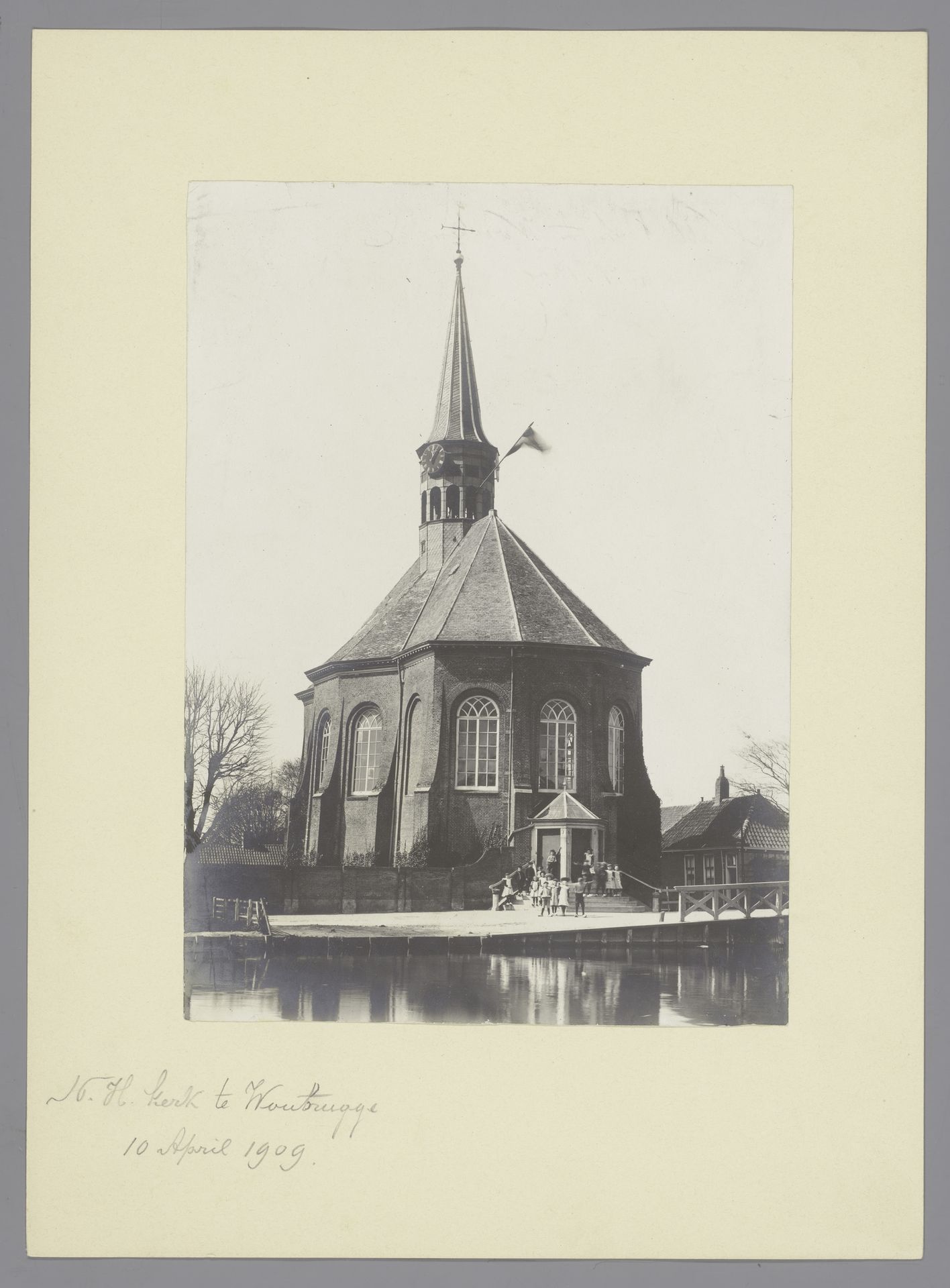 Gezicht op de Dorpskerk te Woubrugge by anoniem (Monumentenzorg)