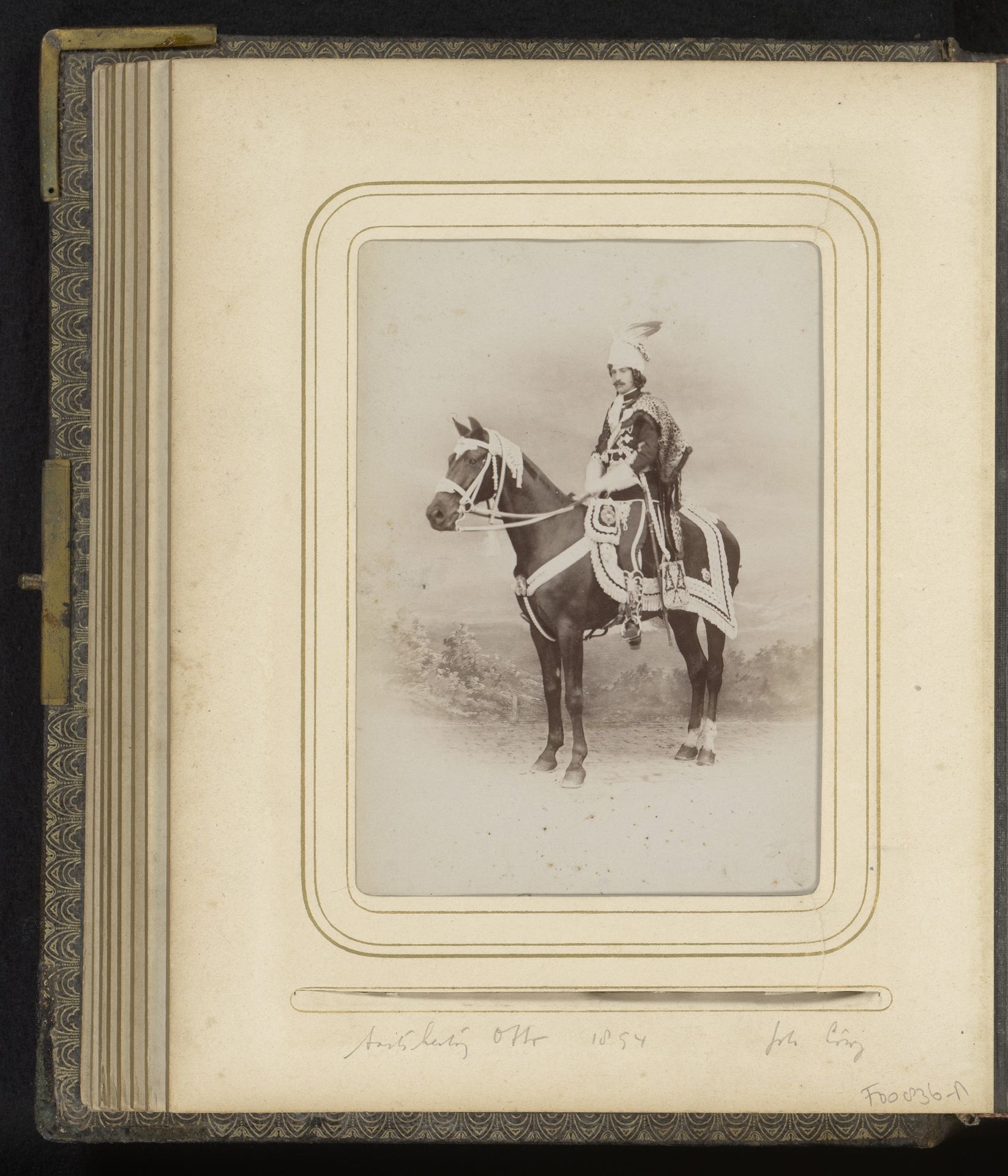 Portret van aartshertog Otto te paard by Josef Löwy
