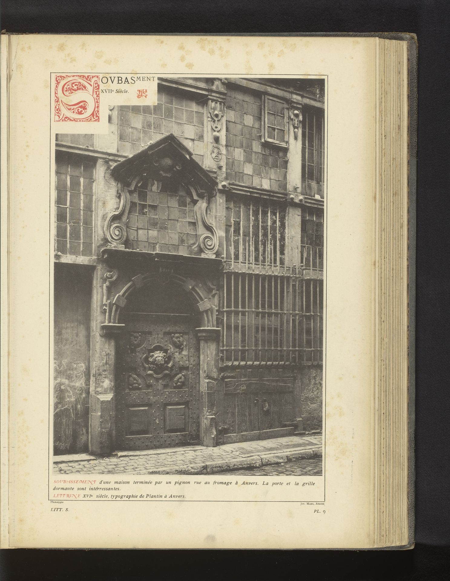 Façade van een gebouw te Antwerpen by Anonymous