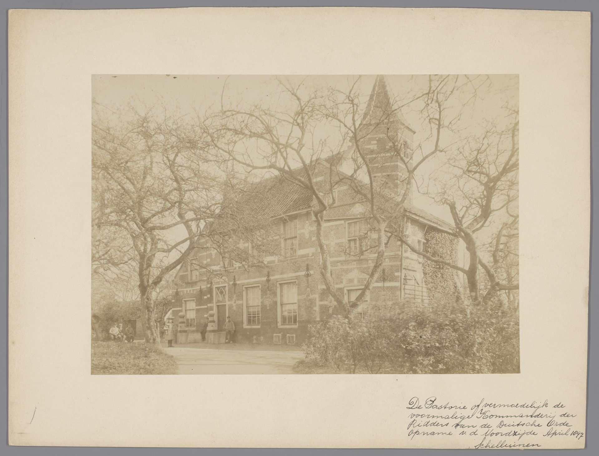 Gezicht op de Pastorie Hervormde Kerk te Schelluinen by anoniem (Monumentenzorg)