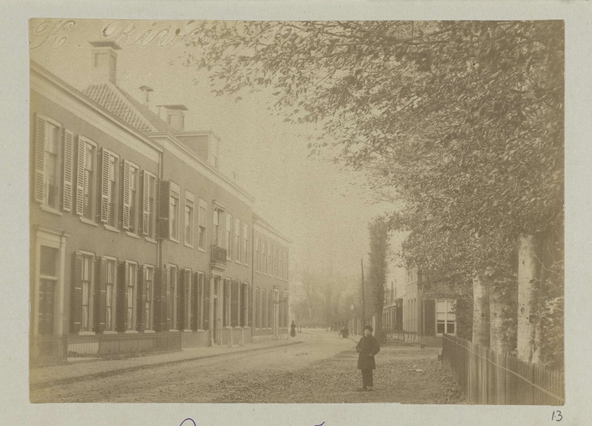 Straatgezicht van de dorpsstraat in Zeist by Henry Pauw van Wieldrecht