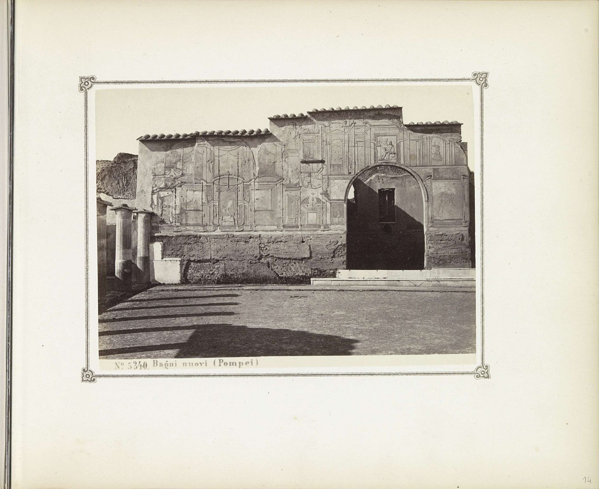 Restanten van een badhuis in Pompeï by Giorgio Sommer