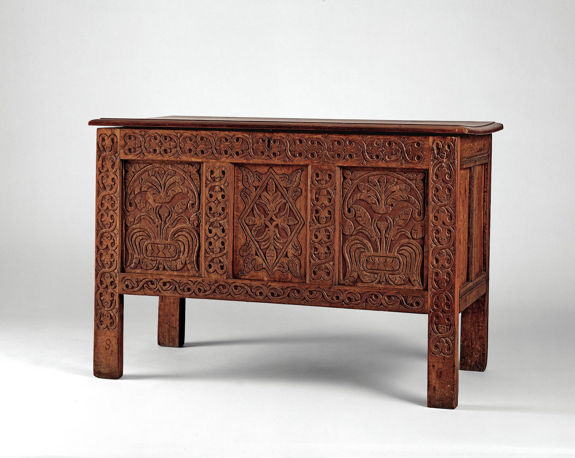 Chest by the Searle-Dennis shop tradition